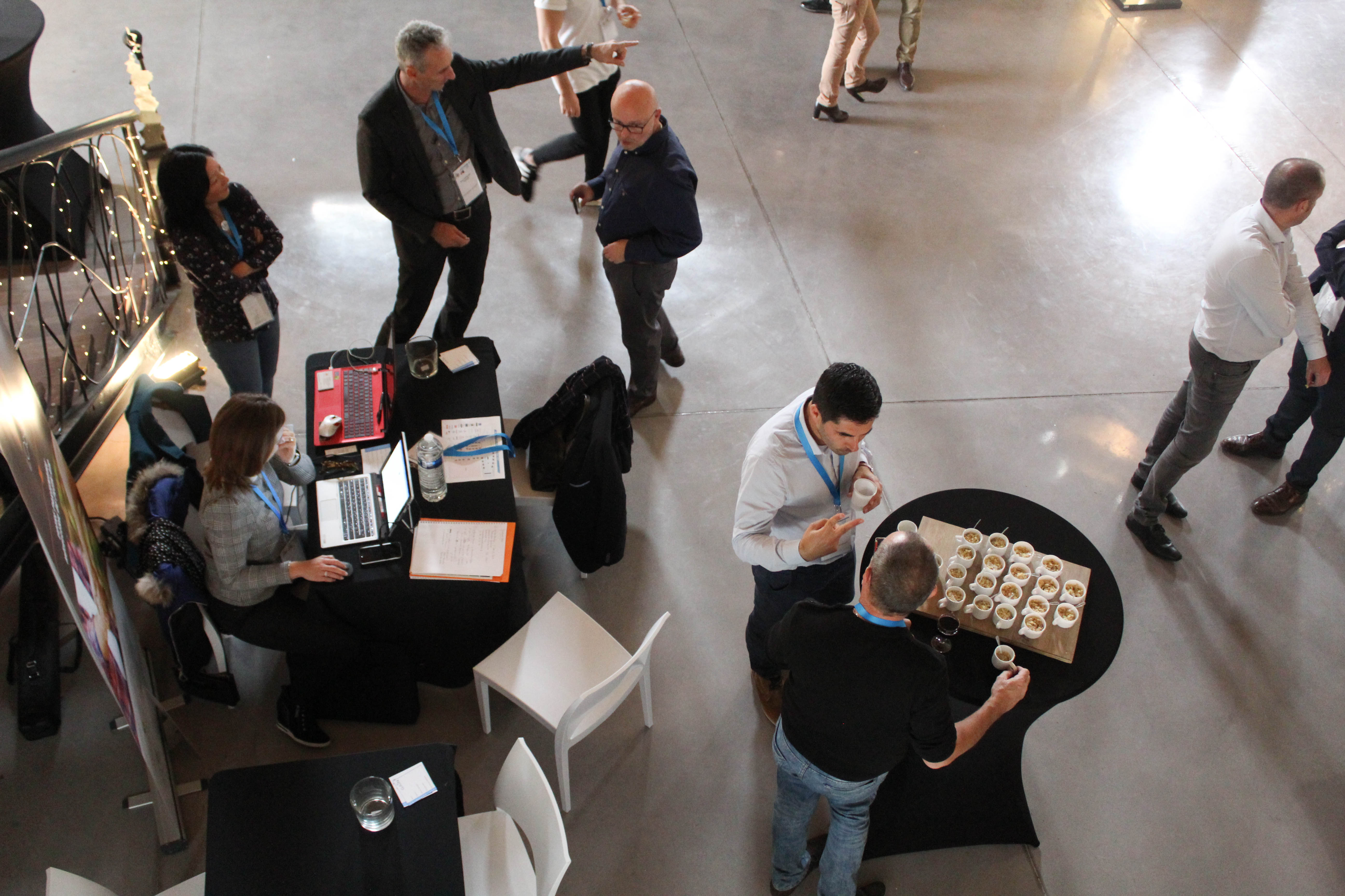 Beurs standonthaal eventhostess Antwerpen FMCA · INNOV'events