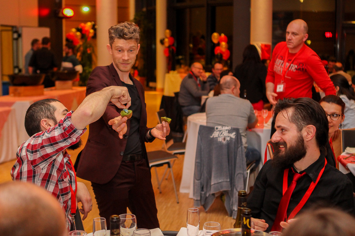 Theatershow goochelaar podium bedrijfsevenement Antwerpen · INNOV'events