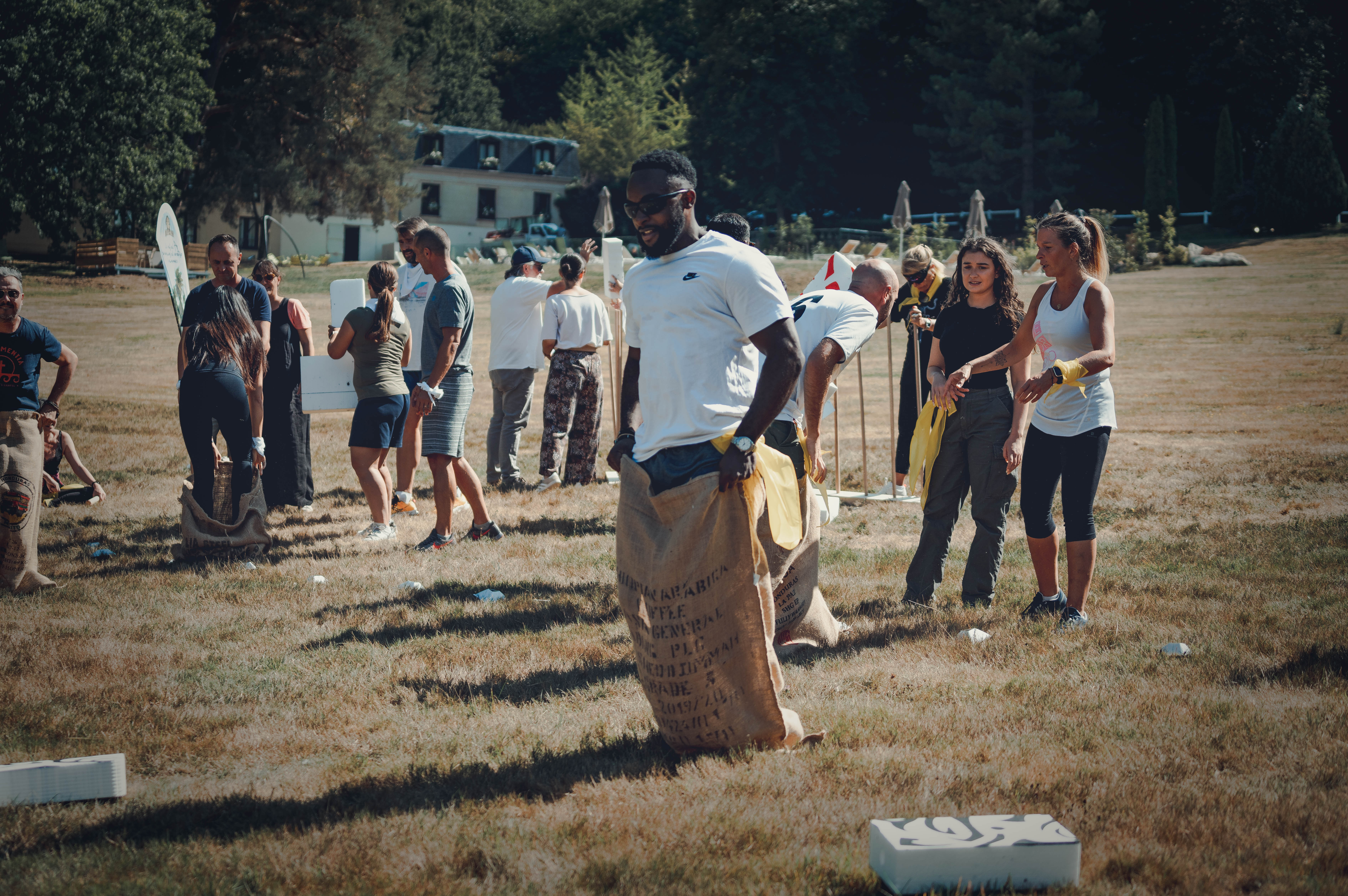 Outdoor challenge Luik Ardennen groep bedrijf samenwerking · INNOV'events