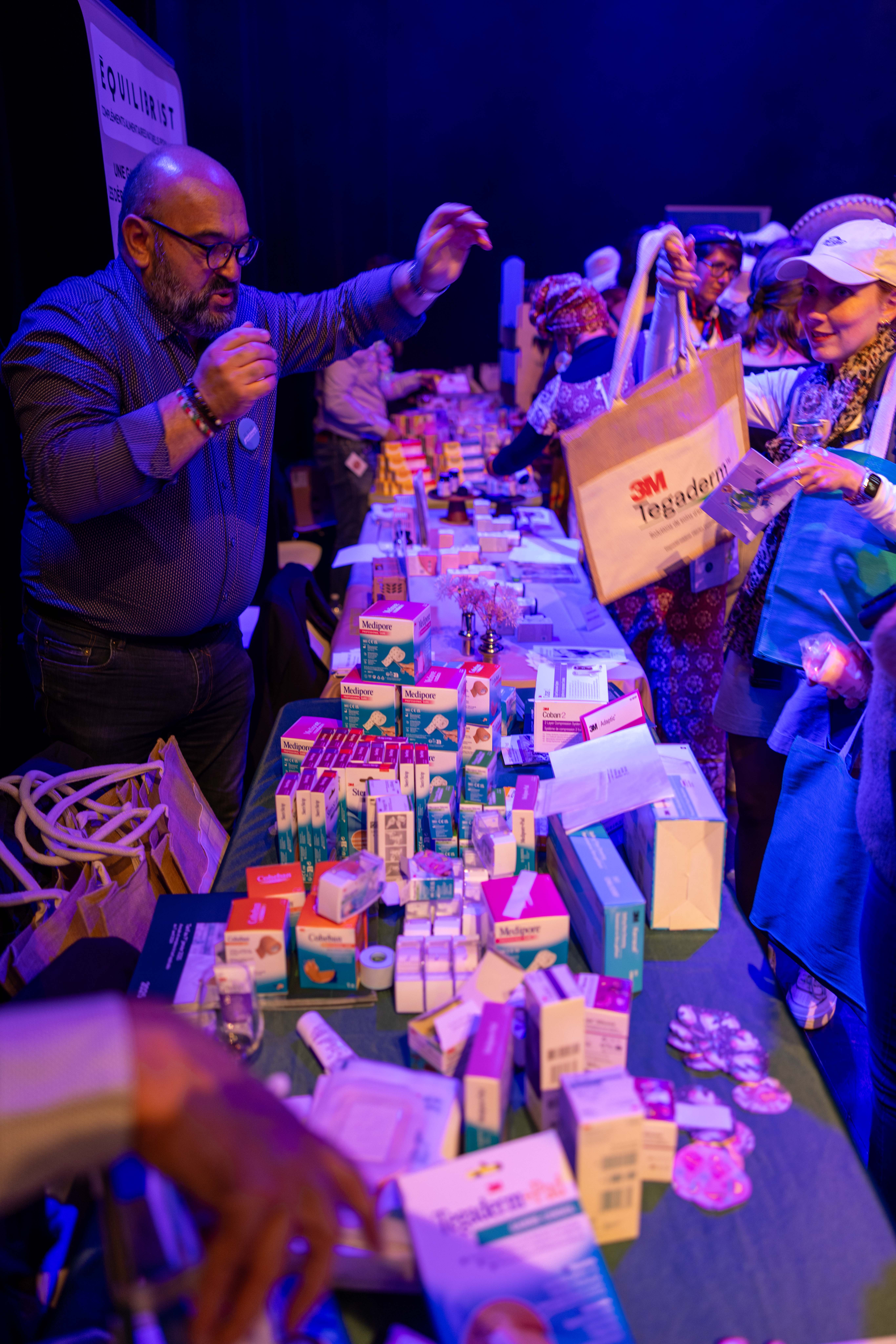 Goodies Bruxelles coffrets personnalisés remis lors d'une convention corporate · INNOV'events