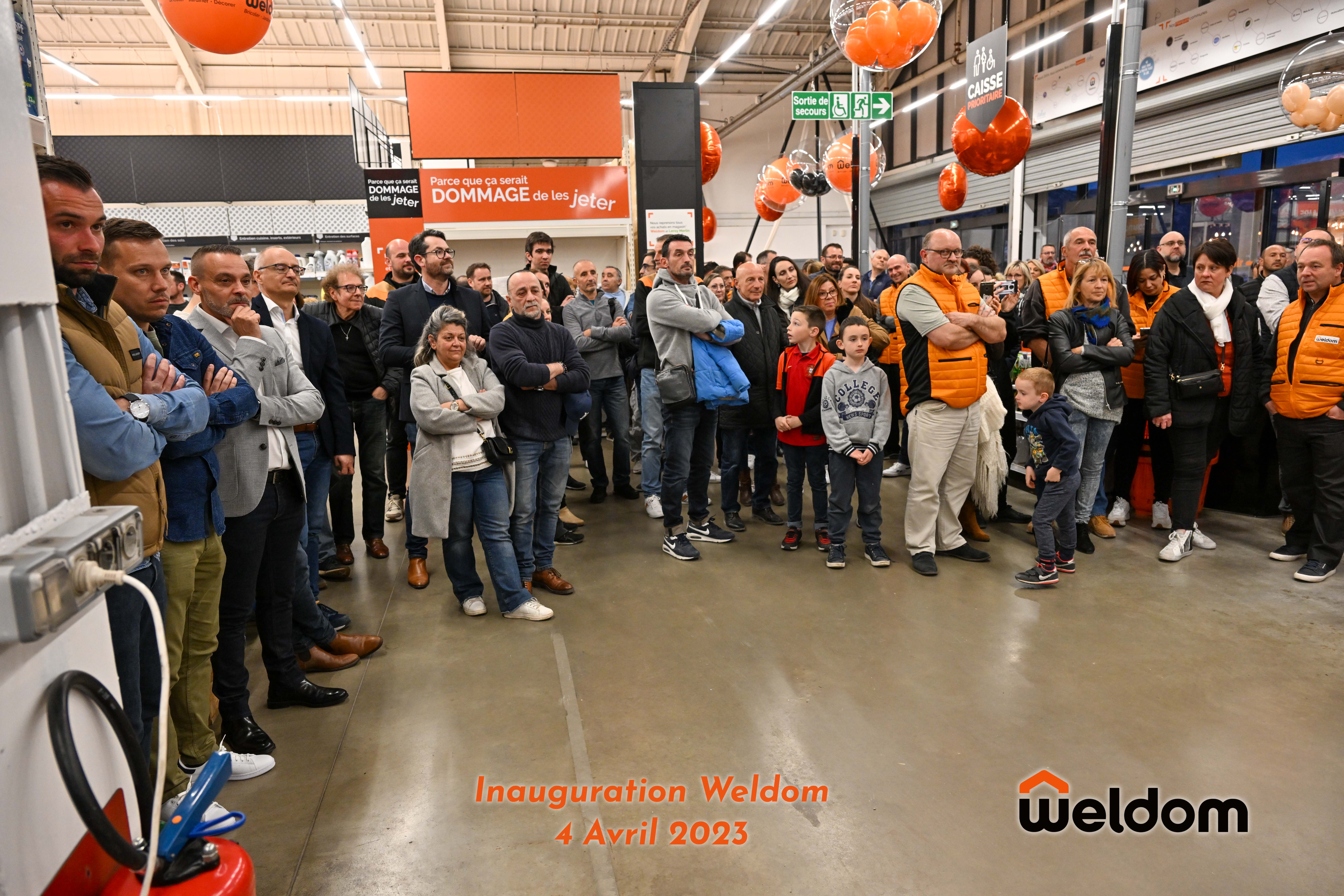 Grand Opening Antwerp Grote Markt plaza crowd at corporate ribbon-cutting event · INNOV'events