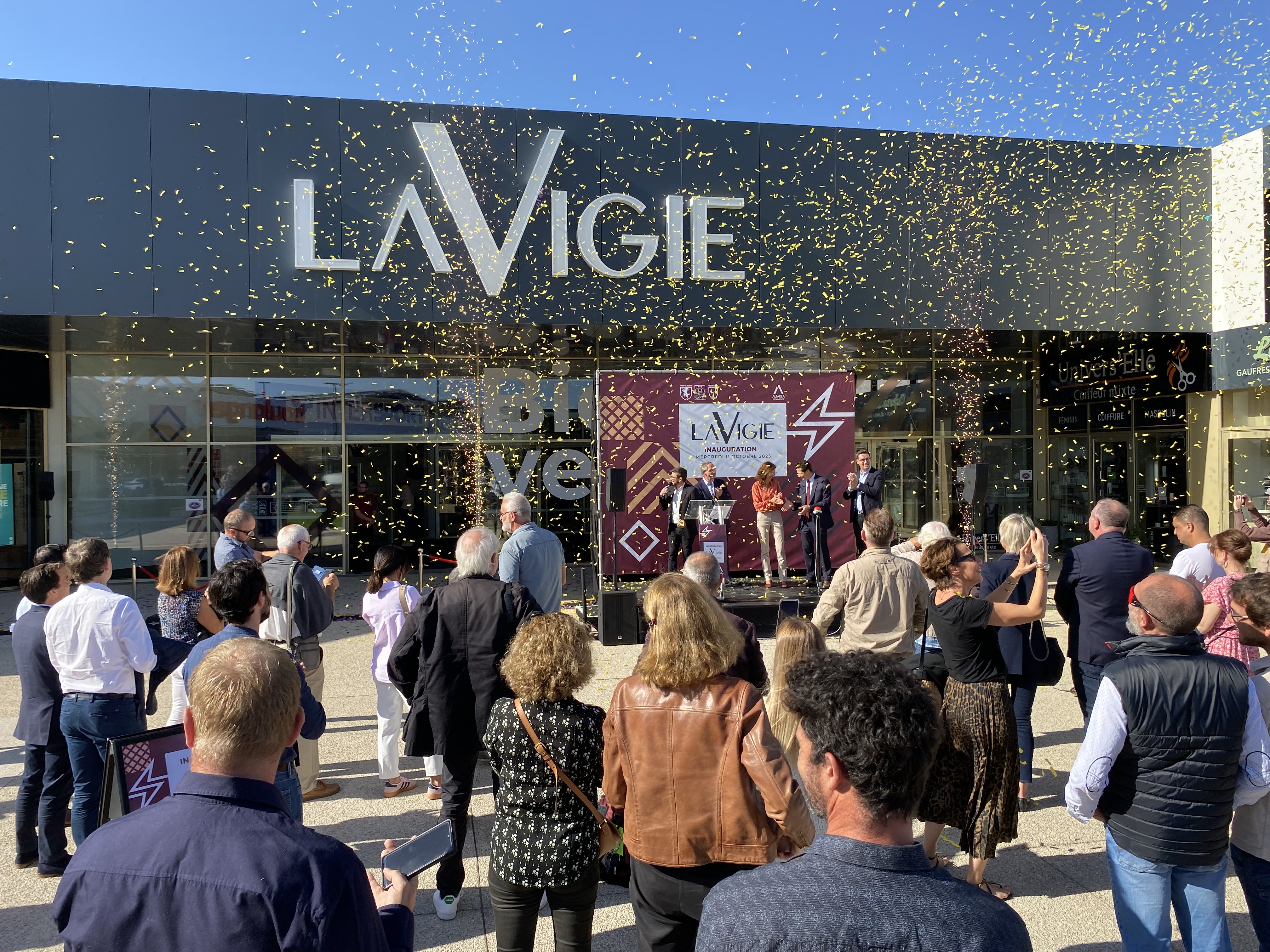 Réception grand format inauguration Liège salle de congrès lumineuse · INNOV'events