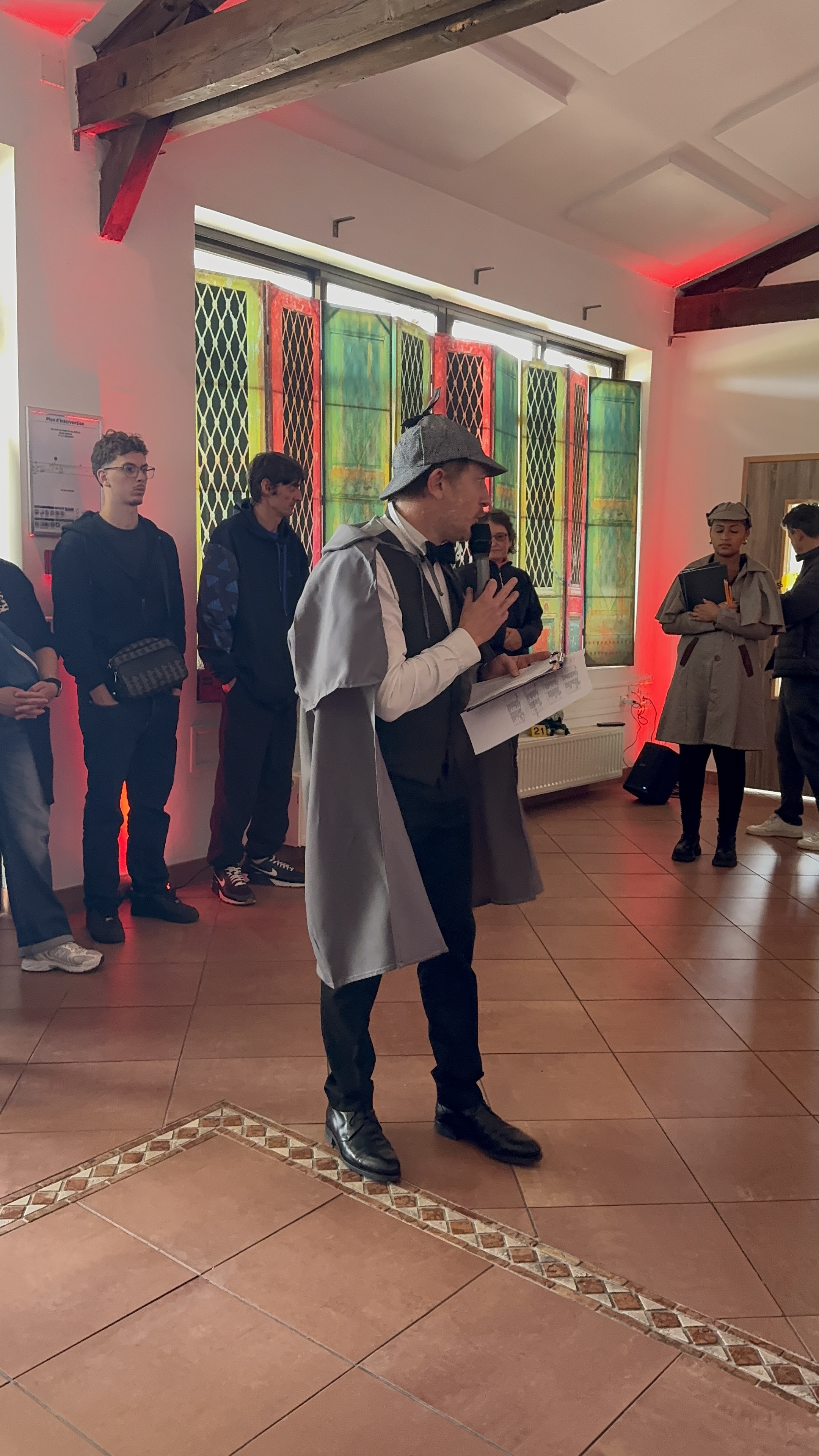 Murder Mystery Party Brussel teams overleggen op verdacht dossier · INNOV'events
