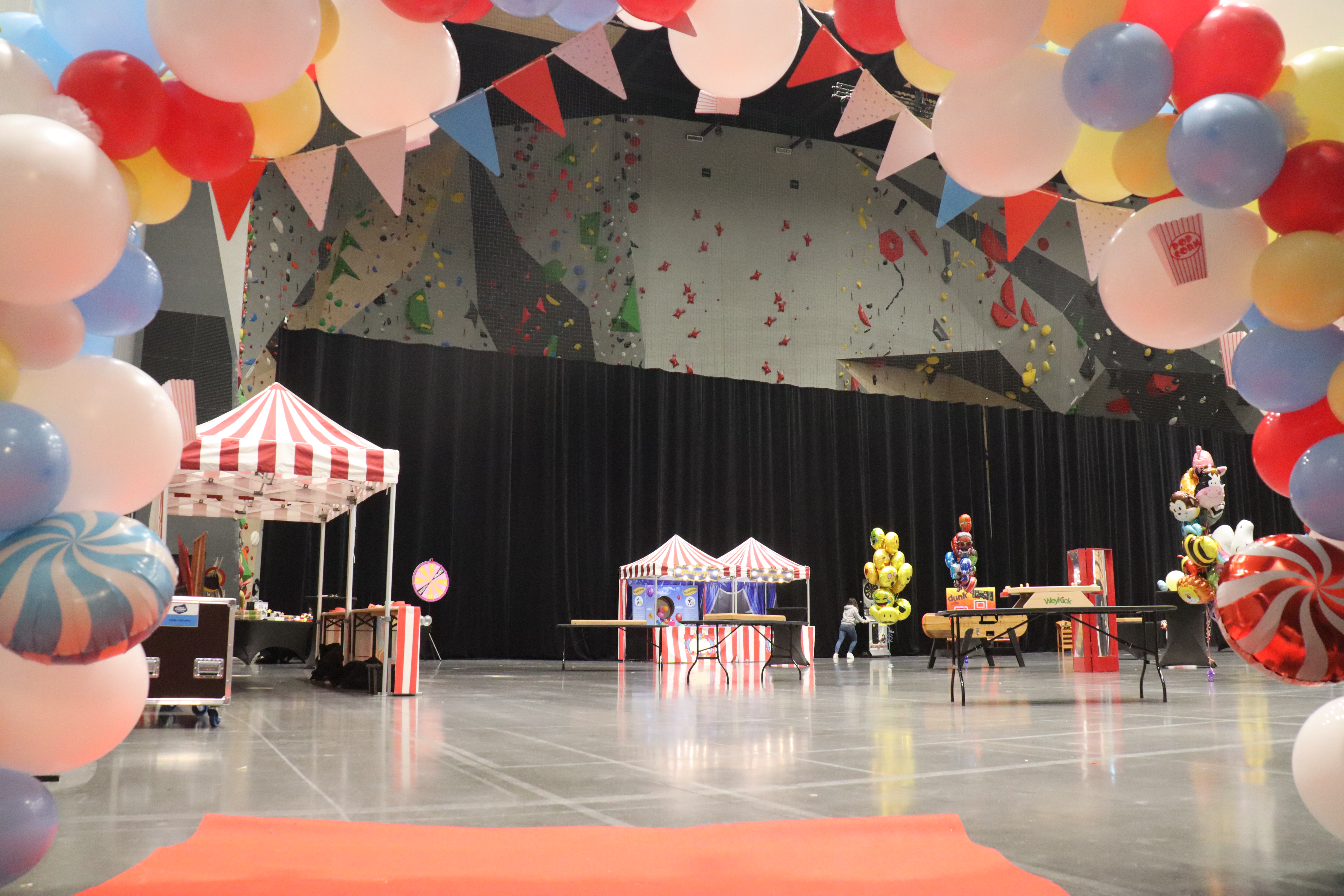 Animation photobooth fête foraine entreprise Bruxelles décor vintage · INNOV'events