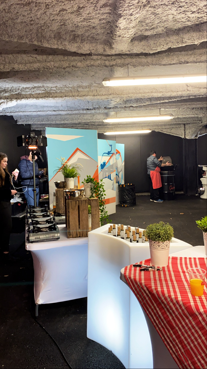 Reuzenspellen buiten Antwerpen Scheldekaaien teamactiviteit bij avond · INNOV'events