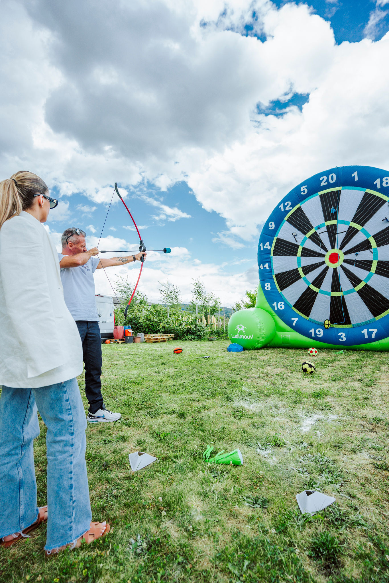 Tir à l'arc d'entreprise Bruxelles équipes en compétition extérieure · INNOV'events