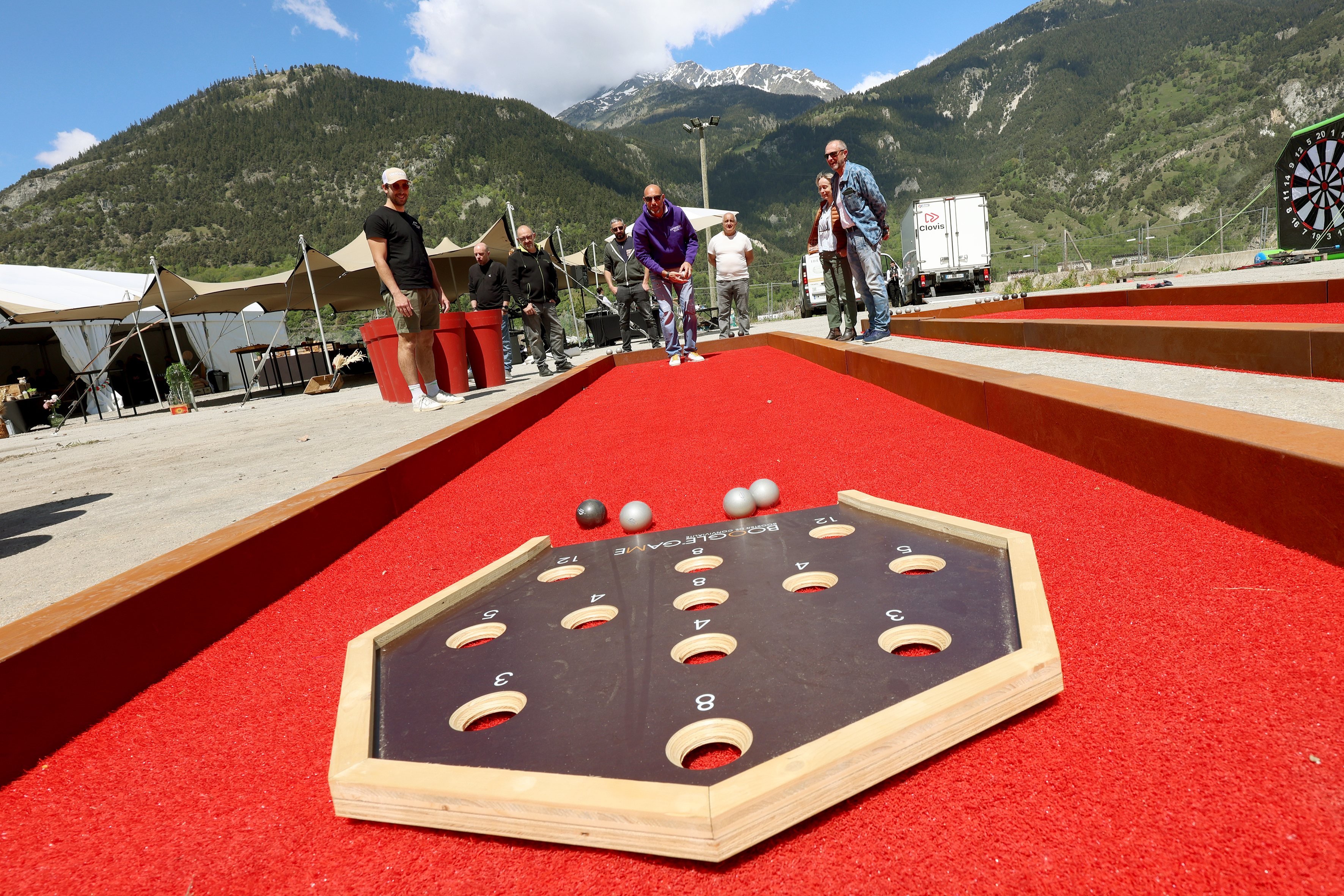 Teams reuzenspellen challenge Luik Outremeuse buitenevenement zomerdag · INNOV'events