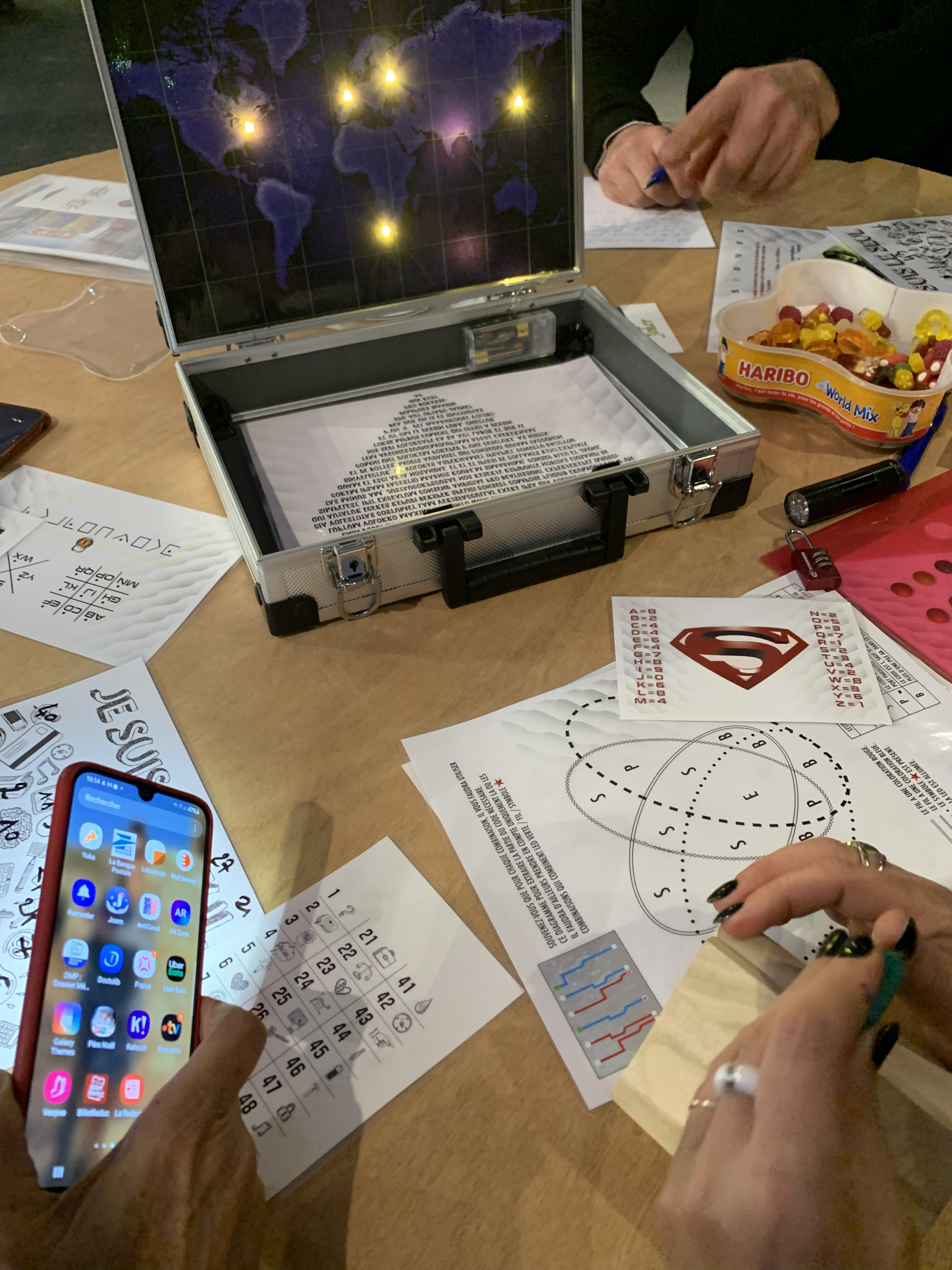 Animation cohésion escape game Liège quartier Outremeuse rues pavées · INNOV'events