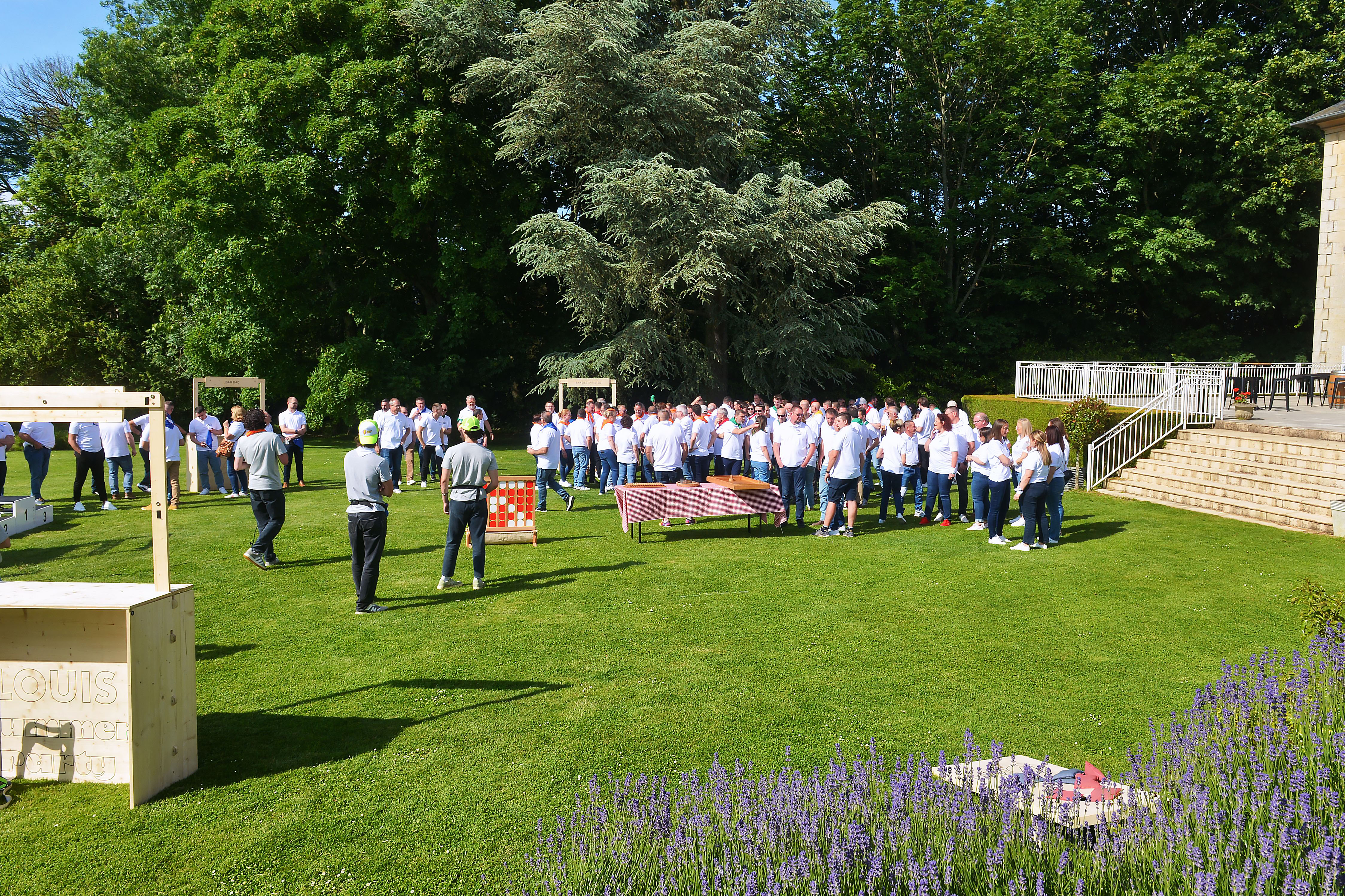 Groep deelnemers reuzenspellen challenge MAS Antwerpen · INNOV'events