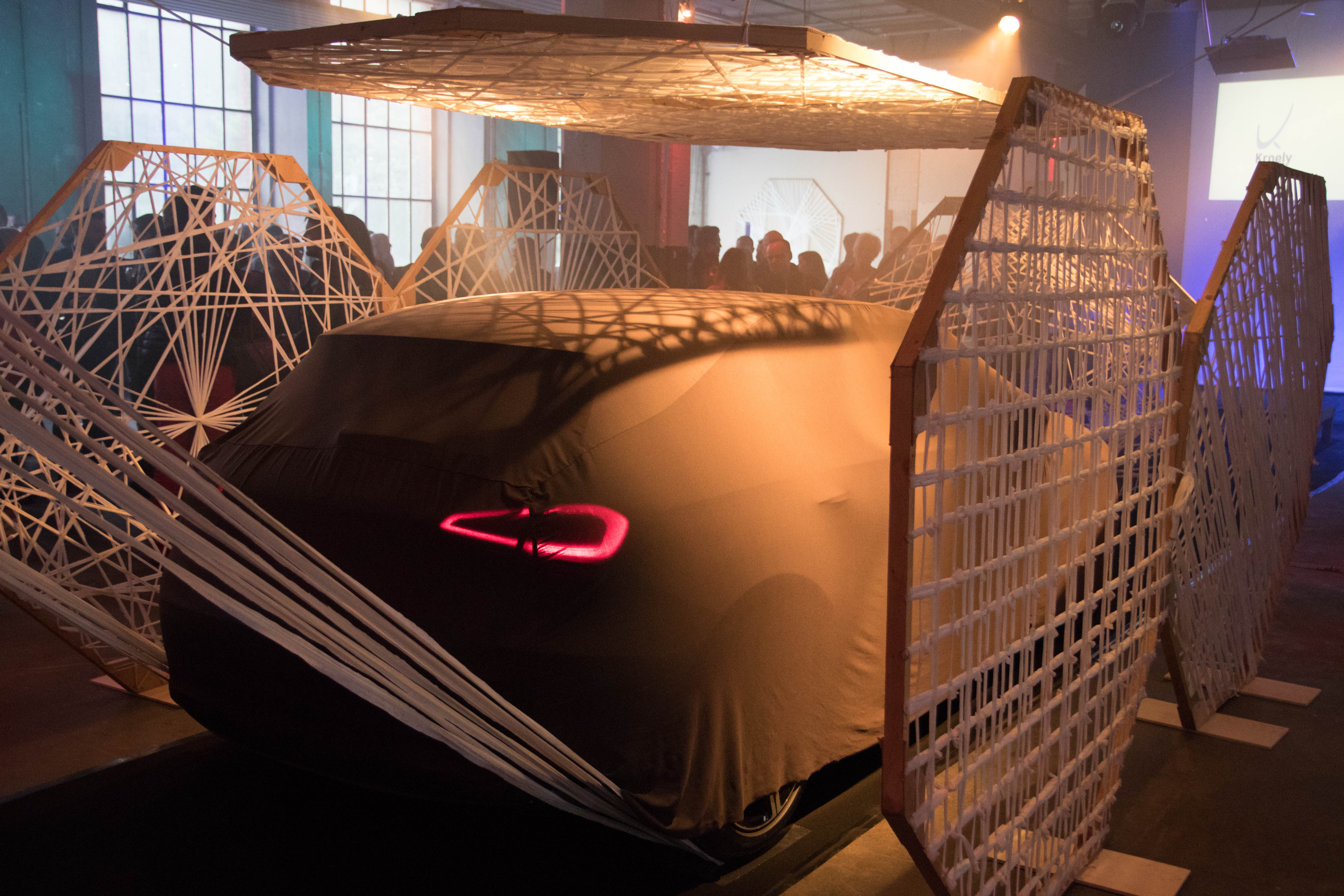 Productlancering Luik · podiumopstelling in een industriële eventruimte aan de Maas · INNOV'events