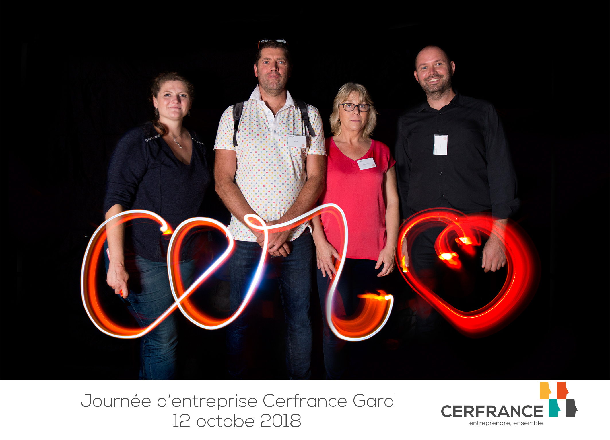 Bedrijfsevenement Brussel light painting eindresultaat kleurrijke lichtfoto op groot scherm · INNOV'events