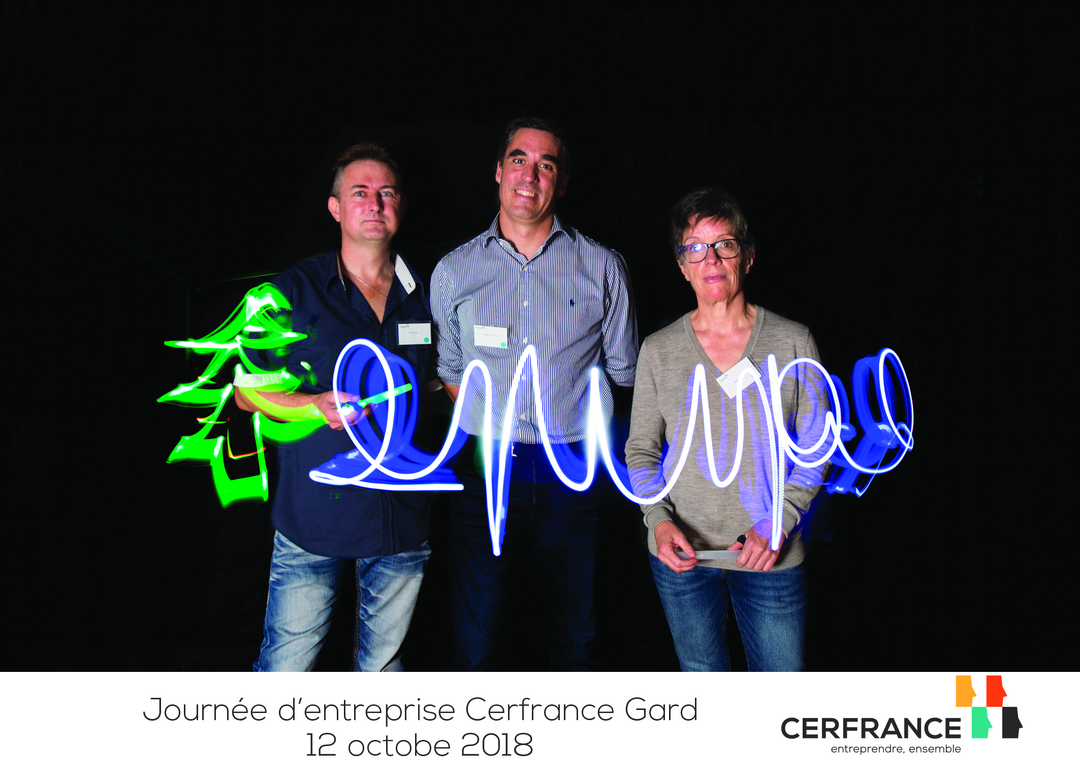 Light Painting activiteit Luik · deelnemers creëren lichtpatronen in donkere zaal · INNOV'events
