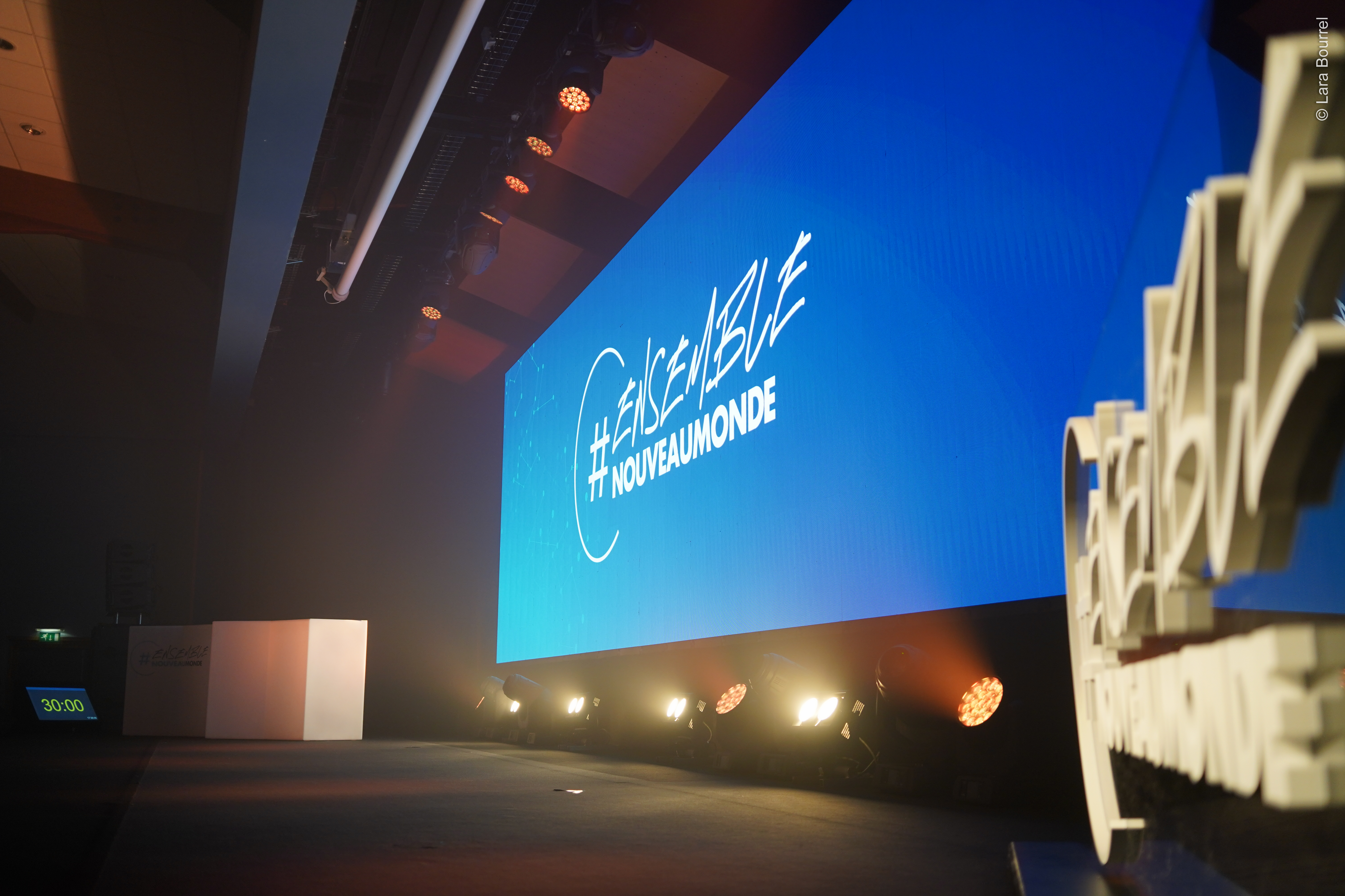 Installation keynote stage design entreprise Liege lancement produit · INNOV'events