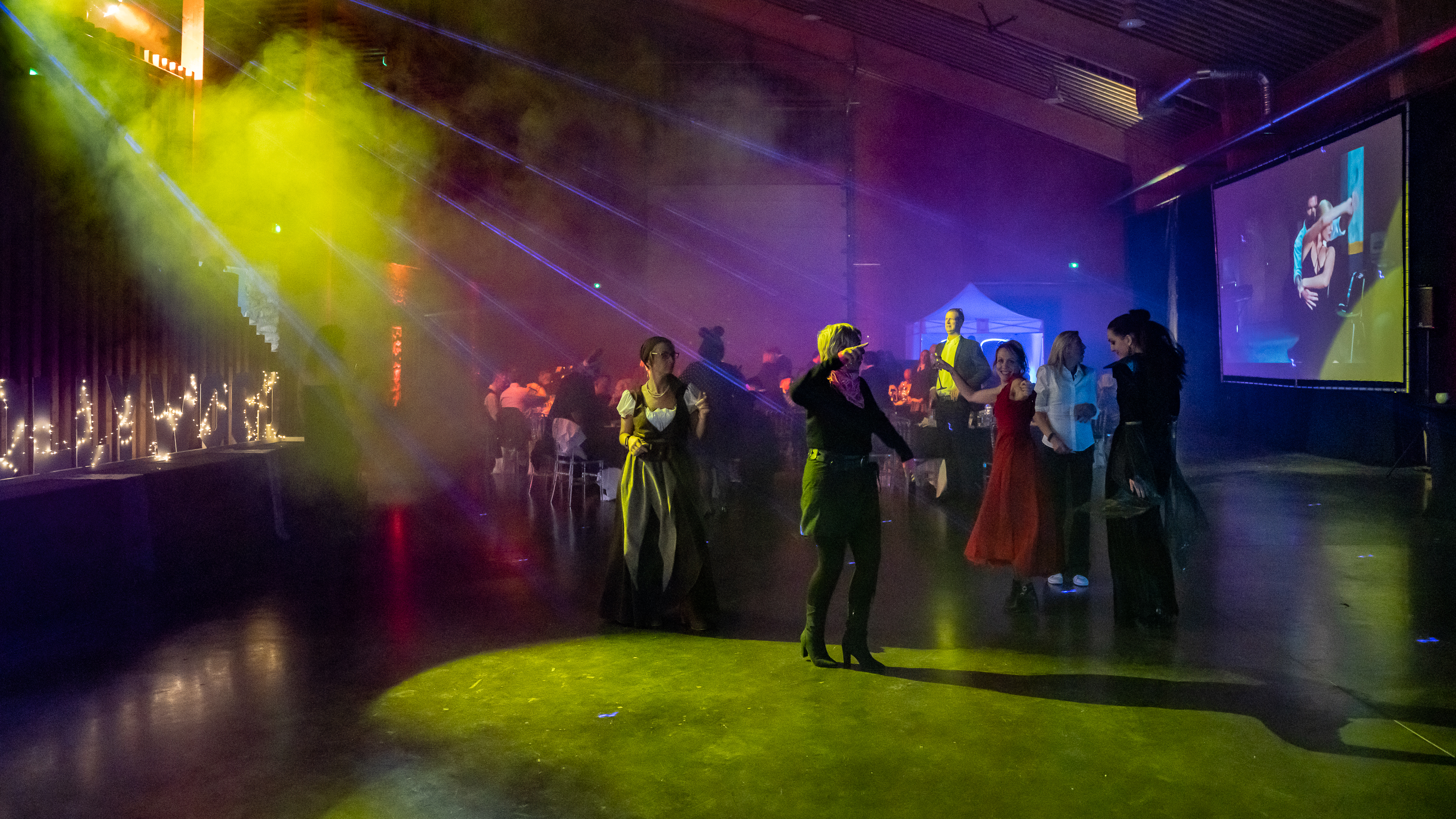 Halloween corporate event Brussels · candlelit grand hall with costumed staff · INNOV'events