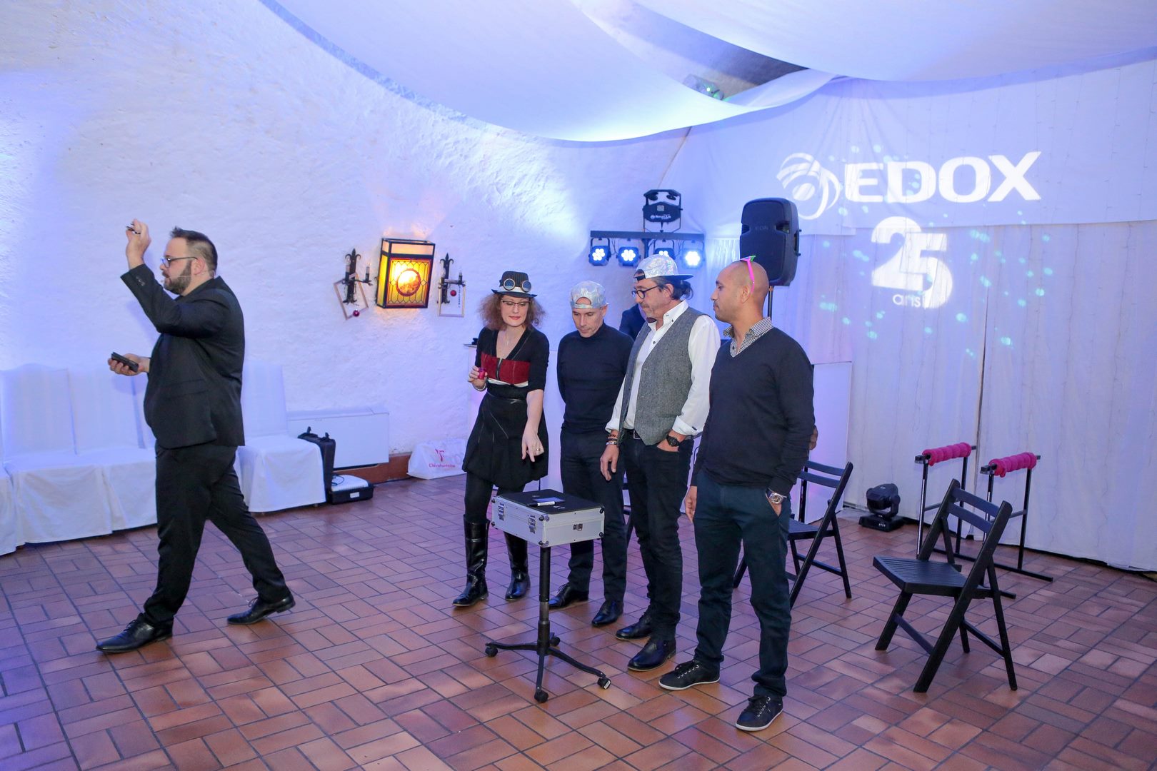 Locatie bedrijfsevenement goochelaar Brussel Tour & Taxis industrieel · INNOV'events