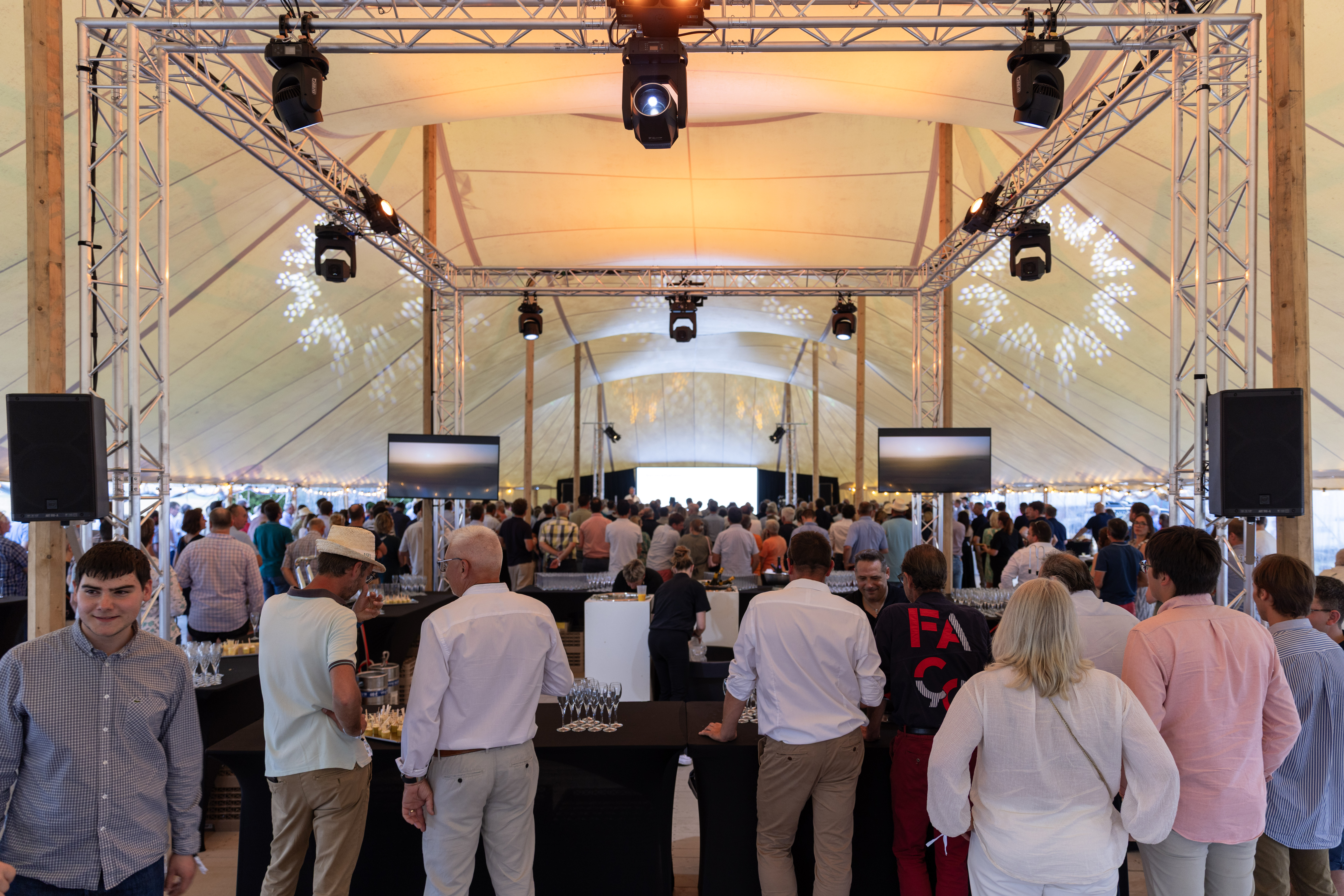 Tentverhuur Luik feesttent domein Colonster bedrijfsevenement zomer · INNOV'events