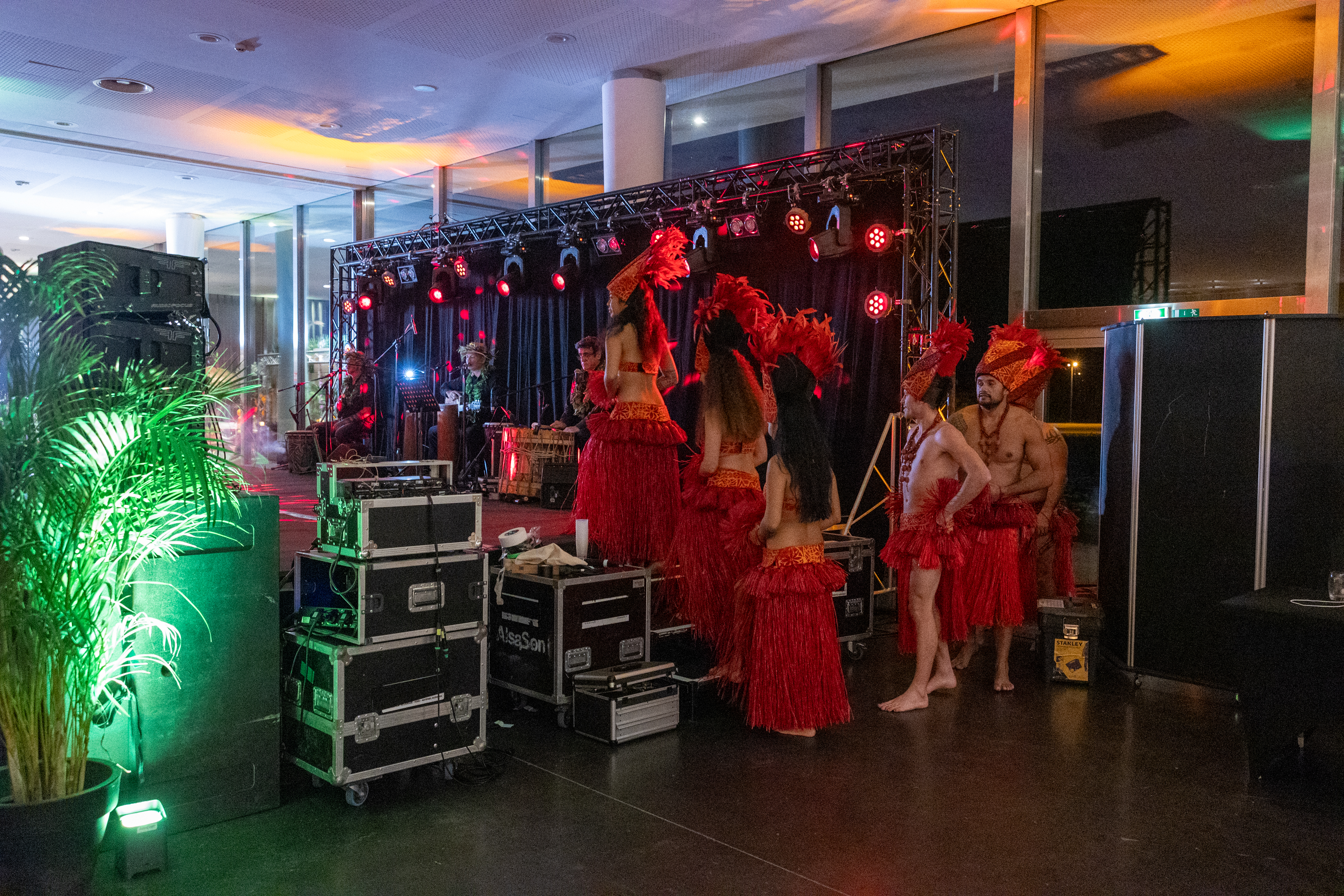 Éclairage scénique Liège soirée corporate wash LED couleur · INNOV'events