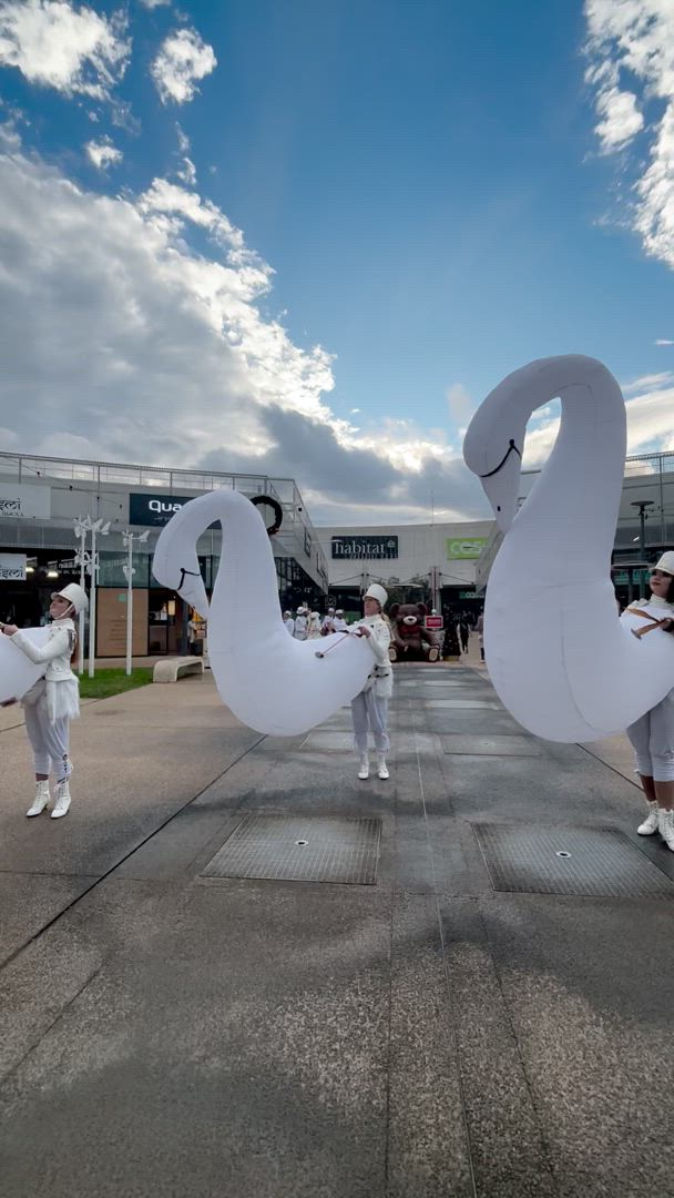 Wandeldiner mime artiest sfeeranimatie Luik La Boverie · INNOV'events