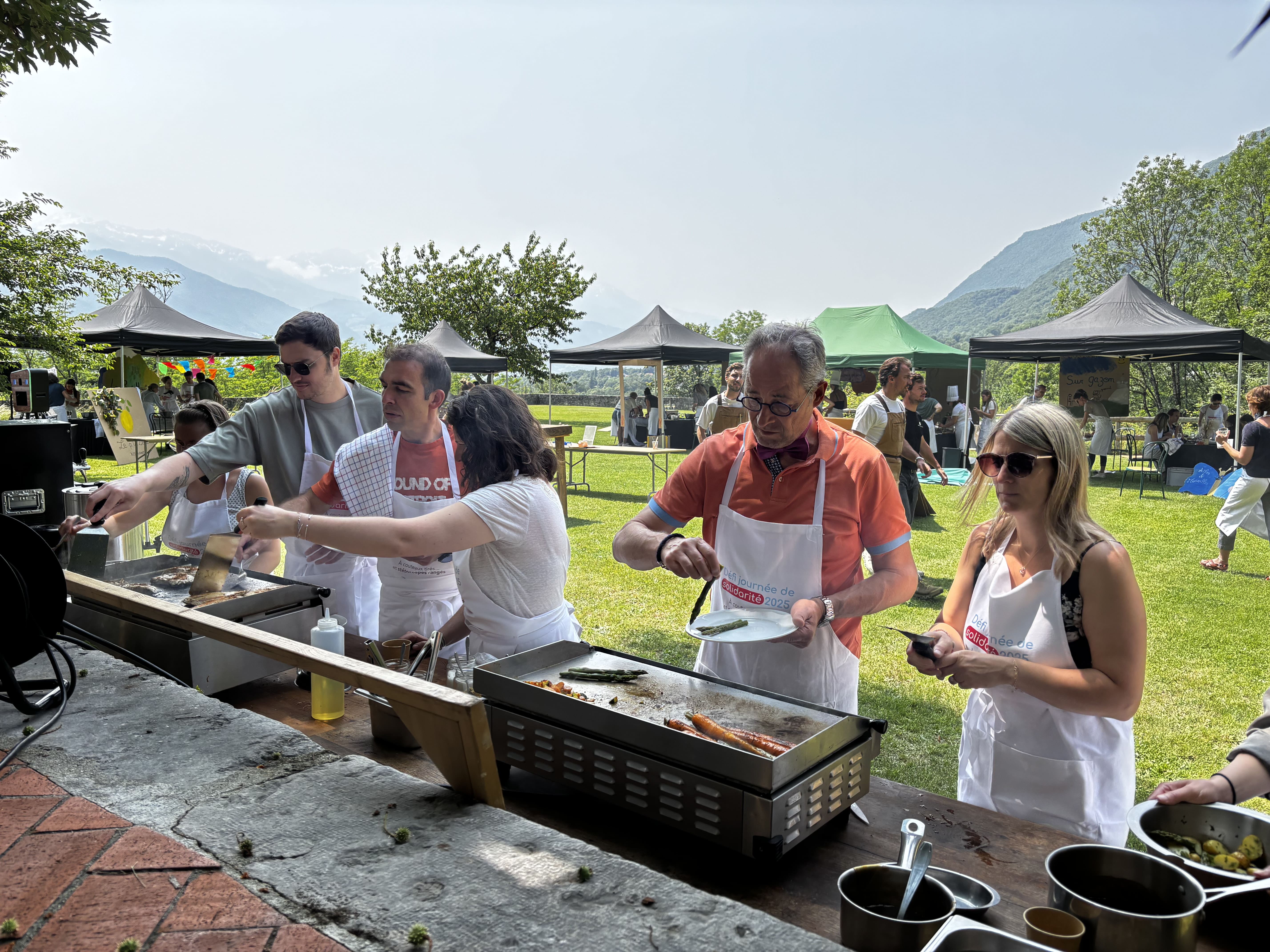 Walking dinner Brussel foodstation op binnentuin bedrijven · INNOV'events