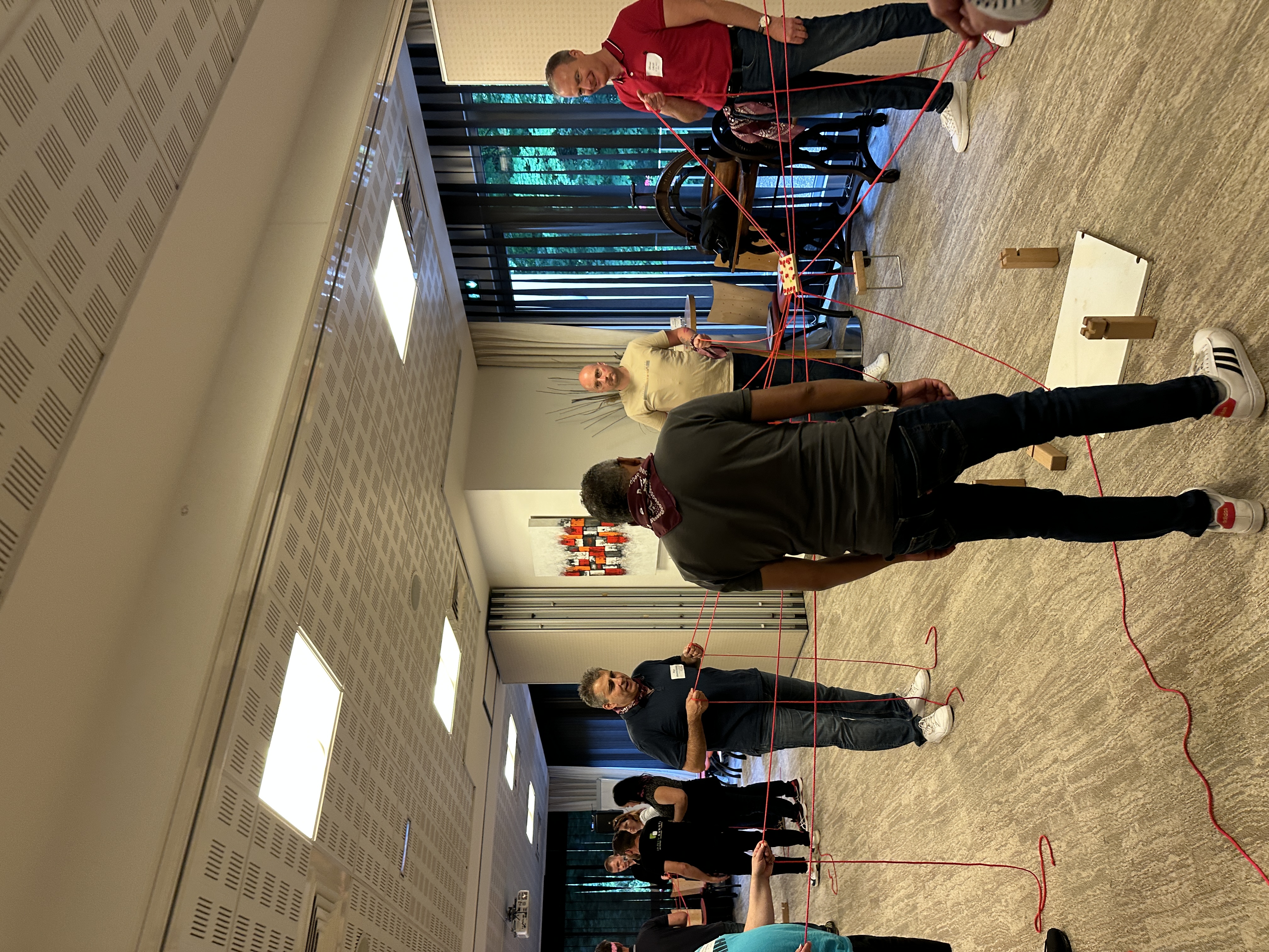 Acteerworkshop Brussel teams oefenen overtuigingstechnieken in Brussels cultuurcentrum · INNOV'events