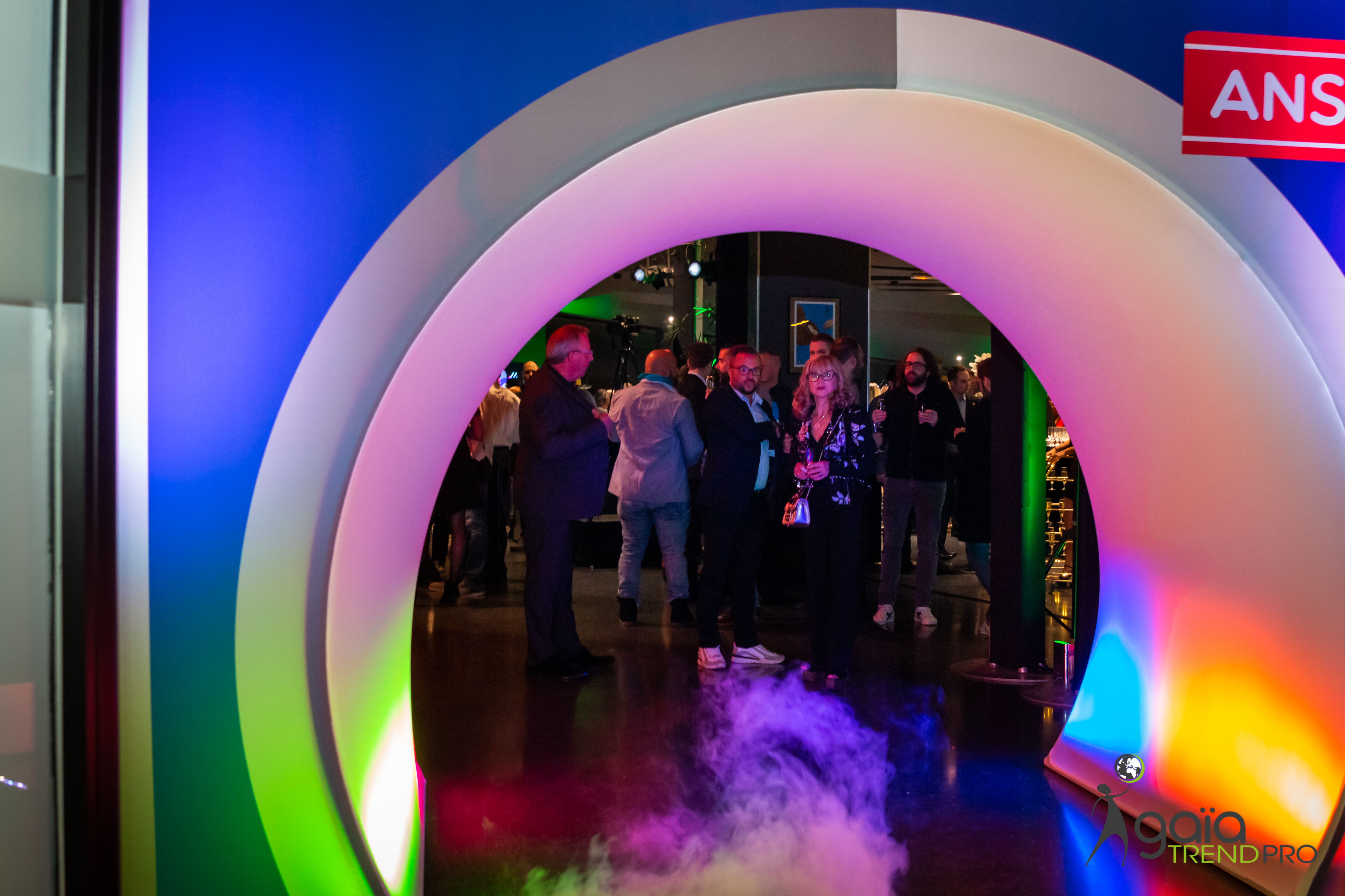 Team challenge Halloween Brussels · groups at activity stations in a Brussels loft · INNOV'events