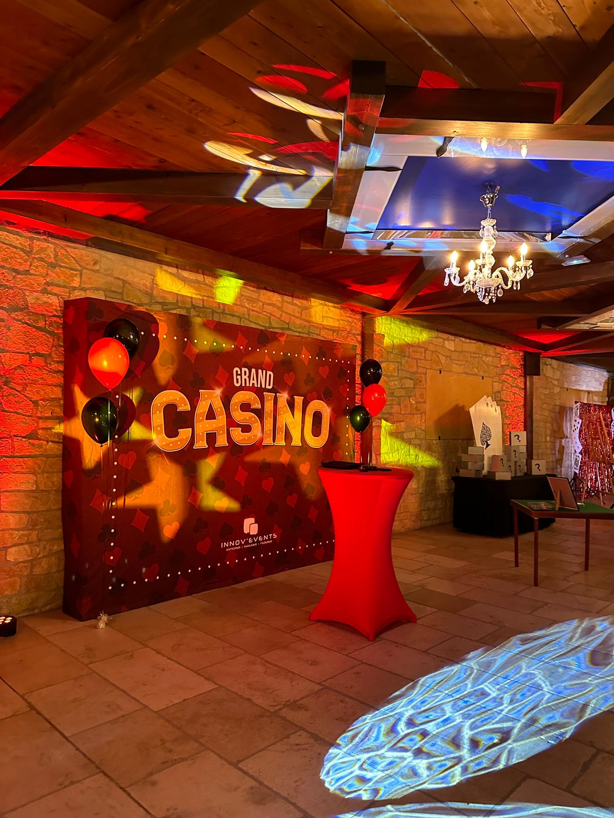 Eventdecoratie bedrijfsevenement Luik personeelsfeest walking dinner thematische zone · INNOV'events