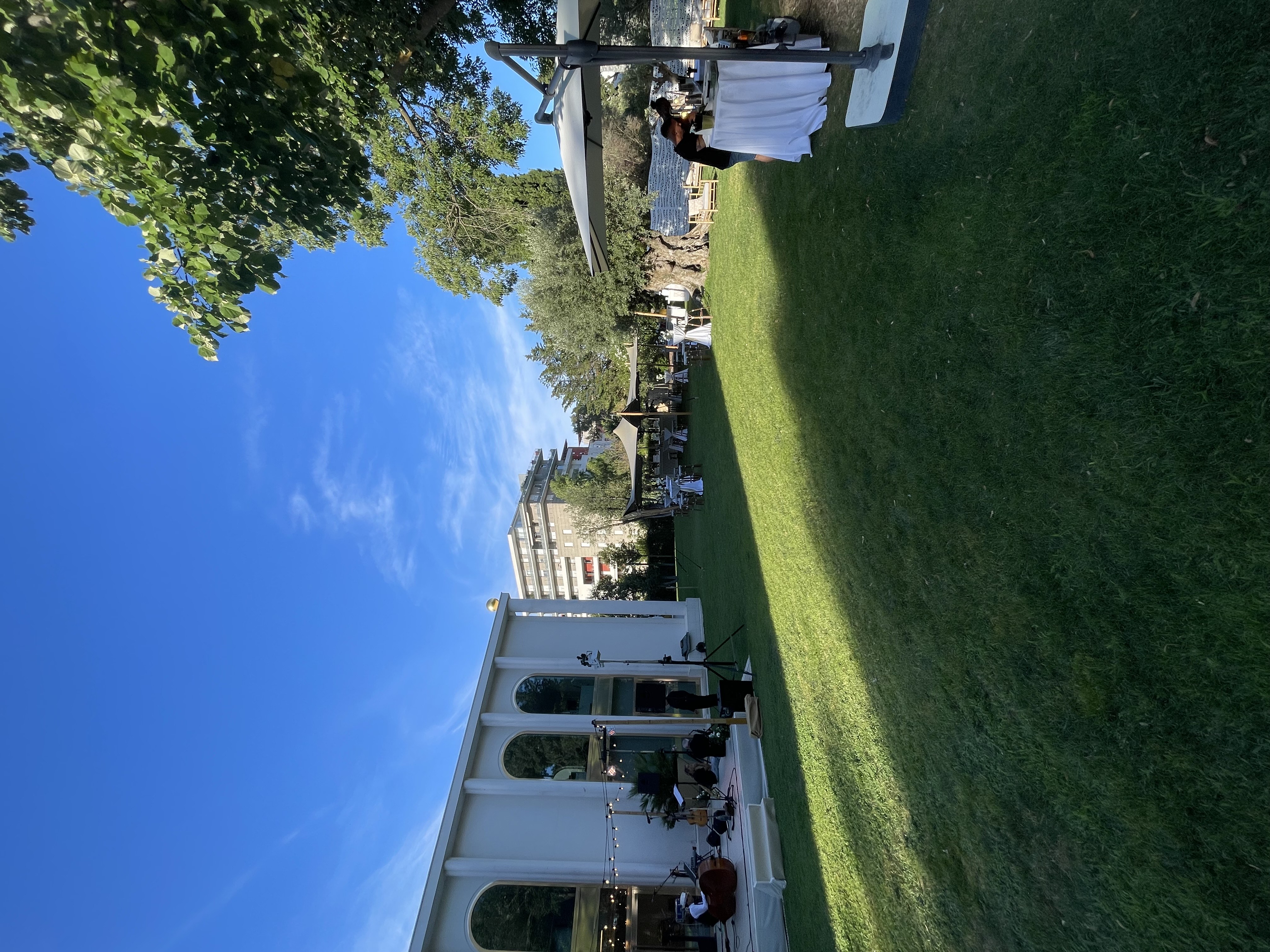 Garden Party Anvers groupe d'entreprise walking dinner quais d'Het Eilandje vue sur le MAS · INNOV'events