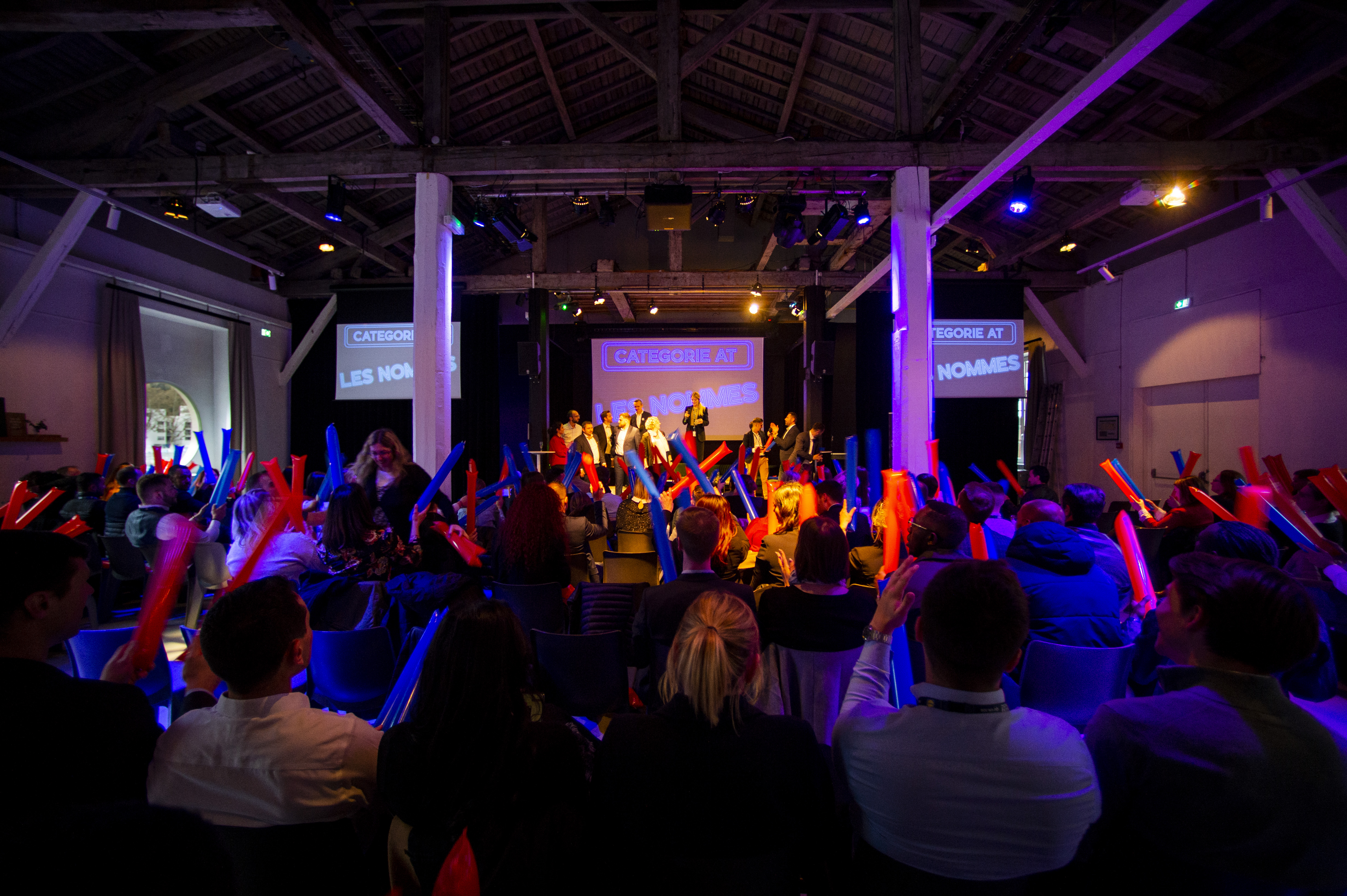 Éclairage scénique mise en scène technique son & lumière Liège soirée d'entreprise · INNOV'events