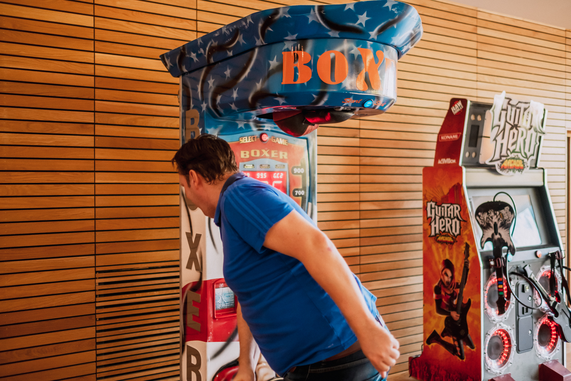 Lieu événementiel jeux d'arcade Liège vue intérieure salle modulable Guillemins · INNOV'events