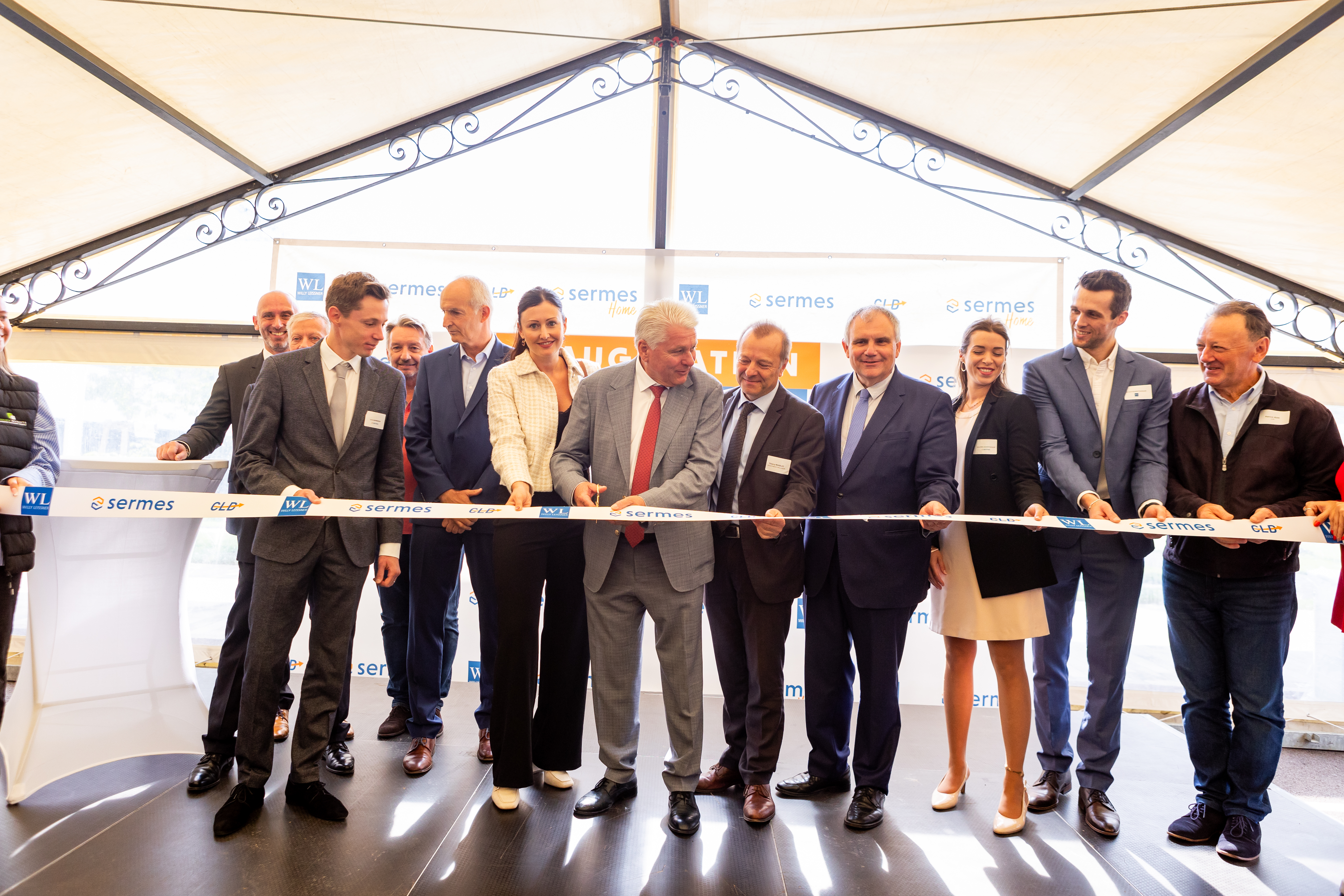 Coupure de ruban inauguration Anvers façade Gare Centrale néogothique · INNOV'events organisation d'événements