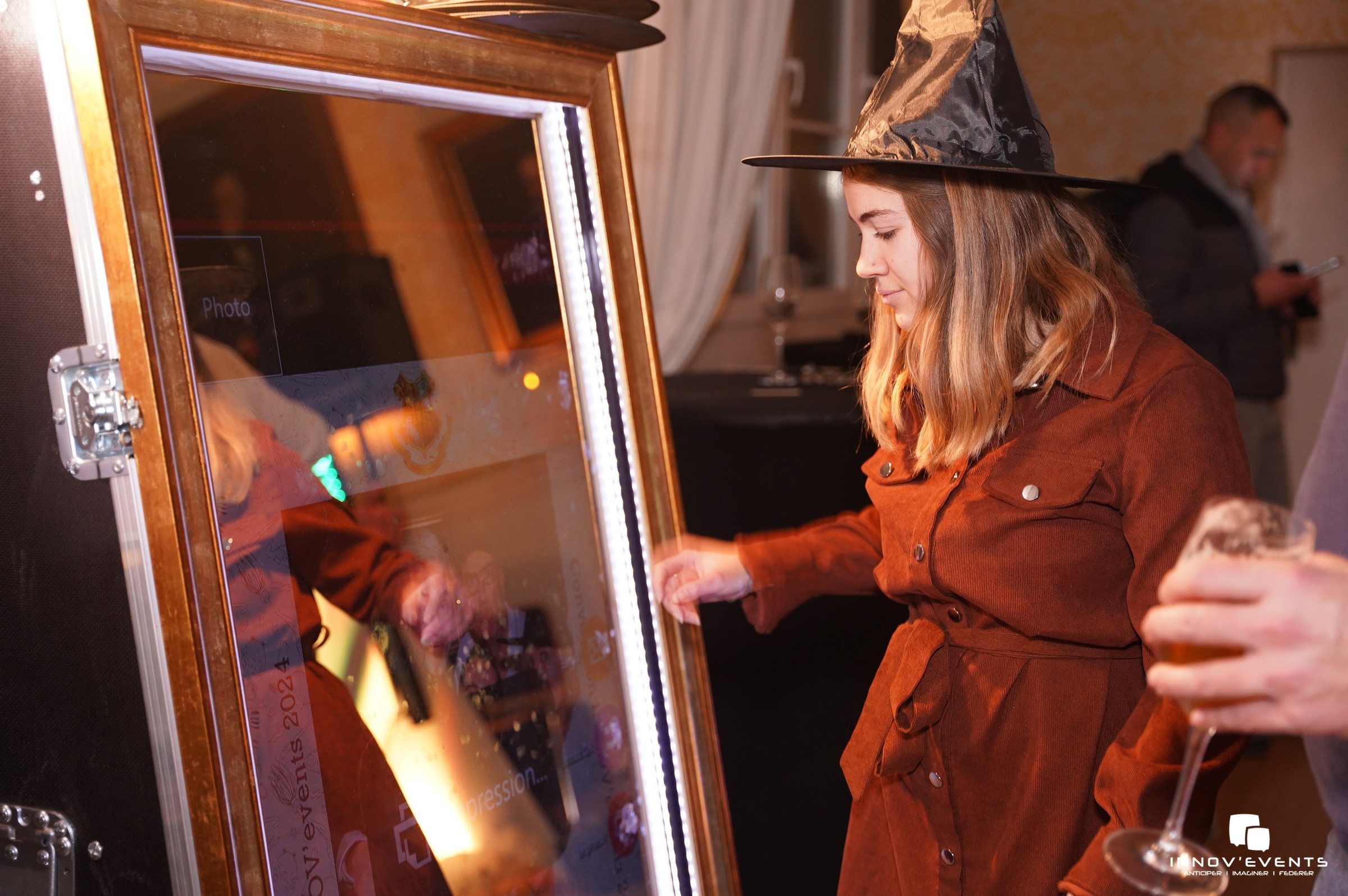 Groepsfoto op maat bedrijf Antwerpen Grote Markt · INNOV'events