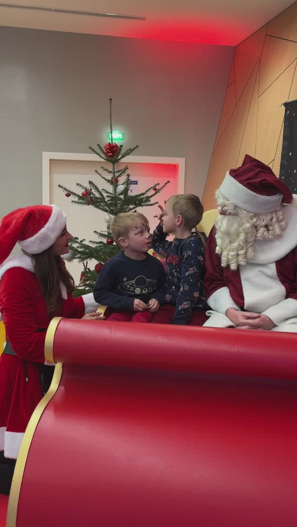 Kinderanimatie kerstman Luik Outremeuse familiedag bedrijf · INNOV'events