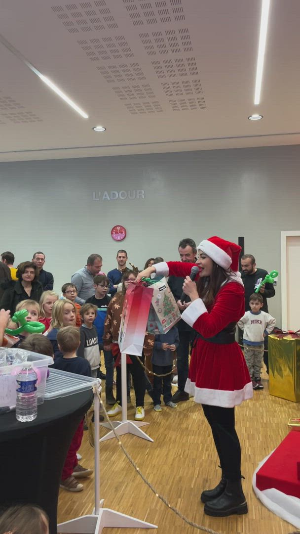 Kerstmanreceptie relaties Antwerpen staand onthaal kerstdecor · INNOV'events