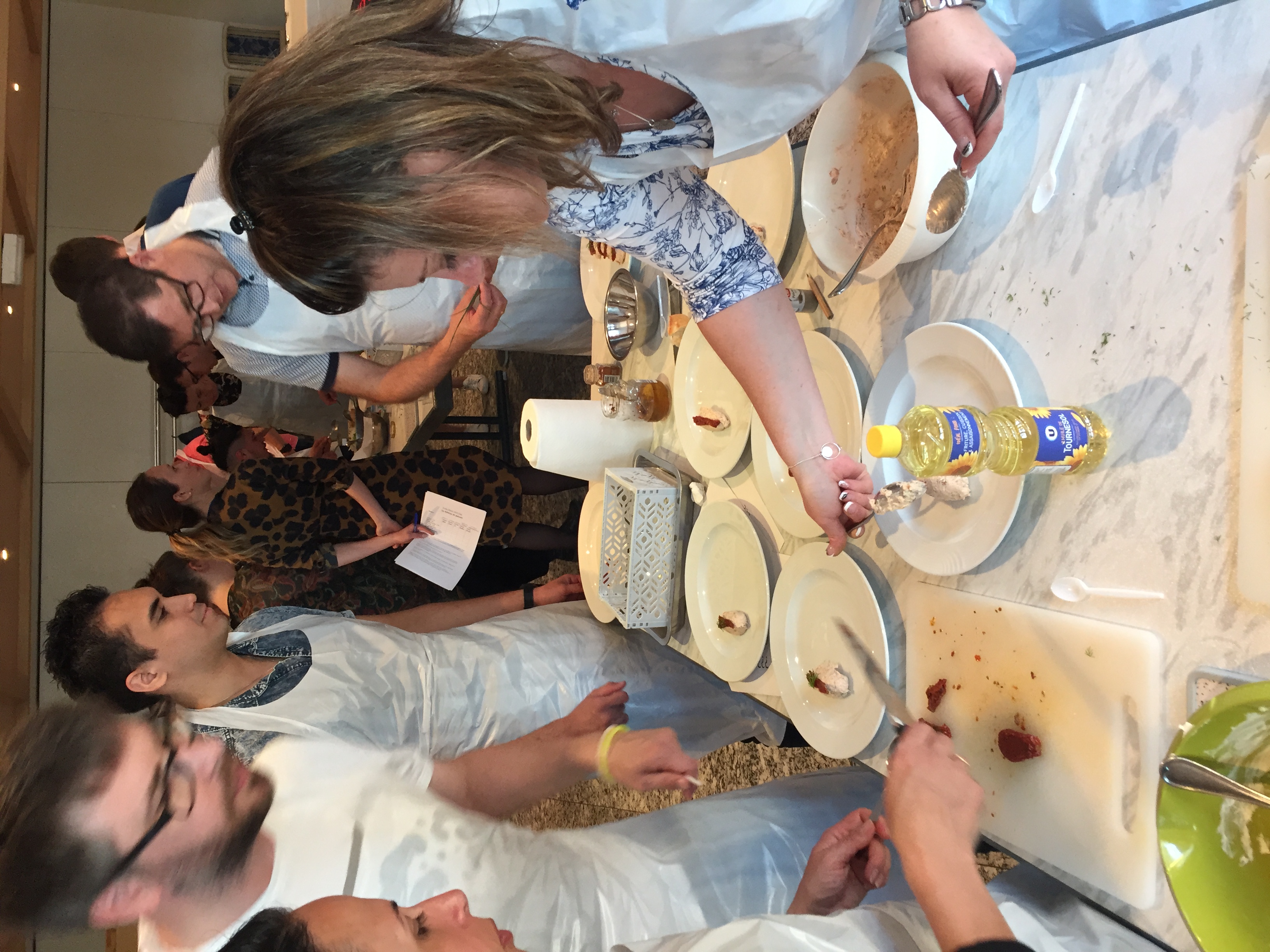 Walking dinner eigen bereiding MasterChef kookworkshop Luik teams serveren · INNOV'events