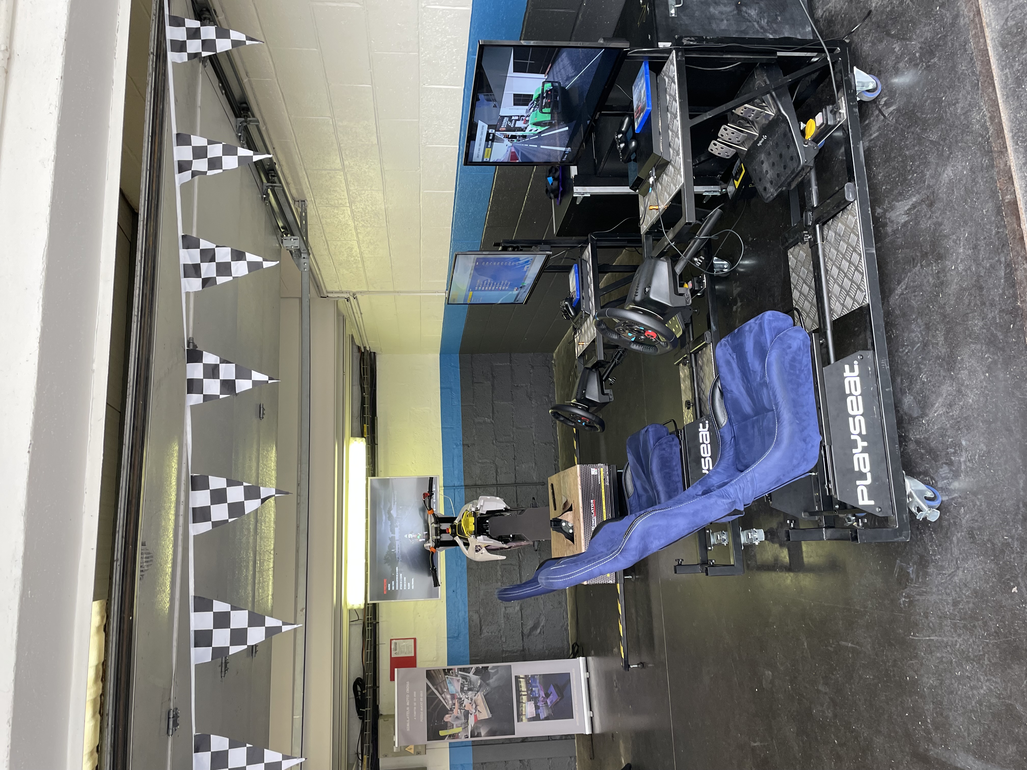 Simulation circuit automobile entreprise Liège souper de clôture équipes Outremeuse · INNOV'events
