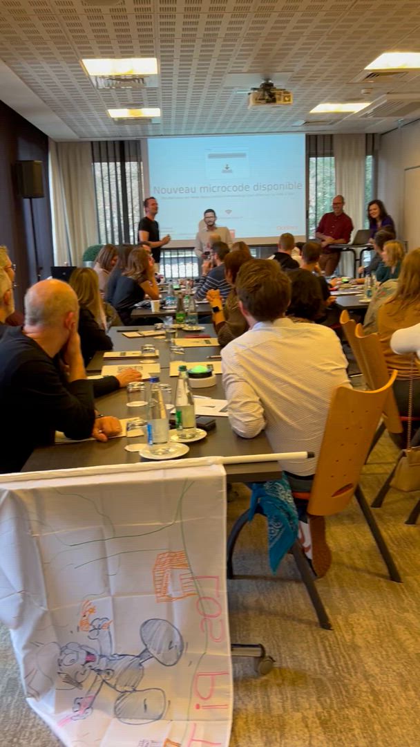 Animation escape game séminaire Bruxelles équipes en salle · INNOV'events