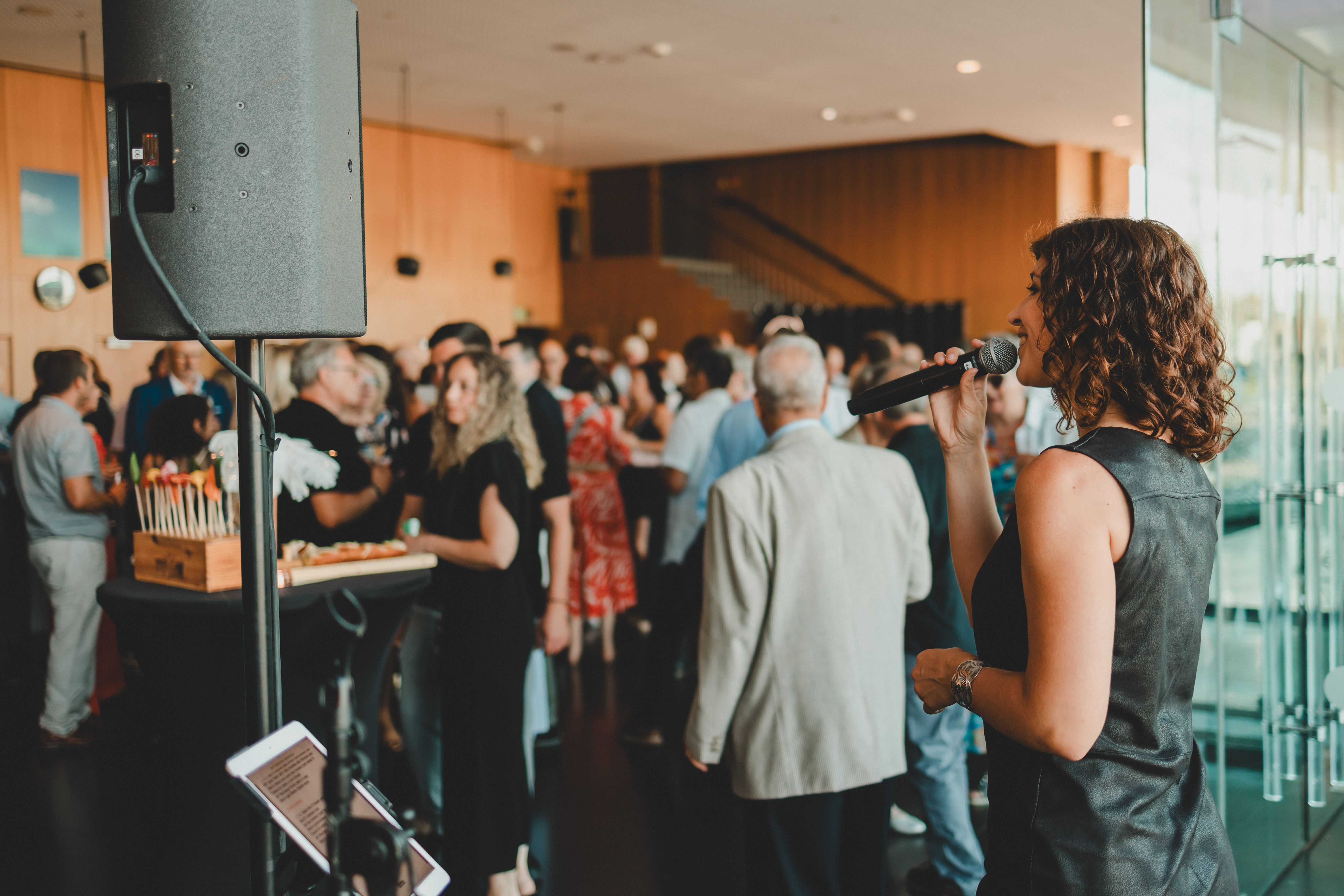 Interactieve mime deelnemers bedrijfsevenement Brussel Sablon · INNOV'events