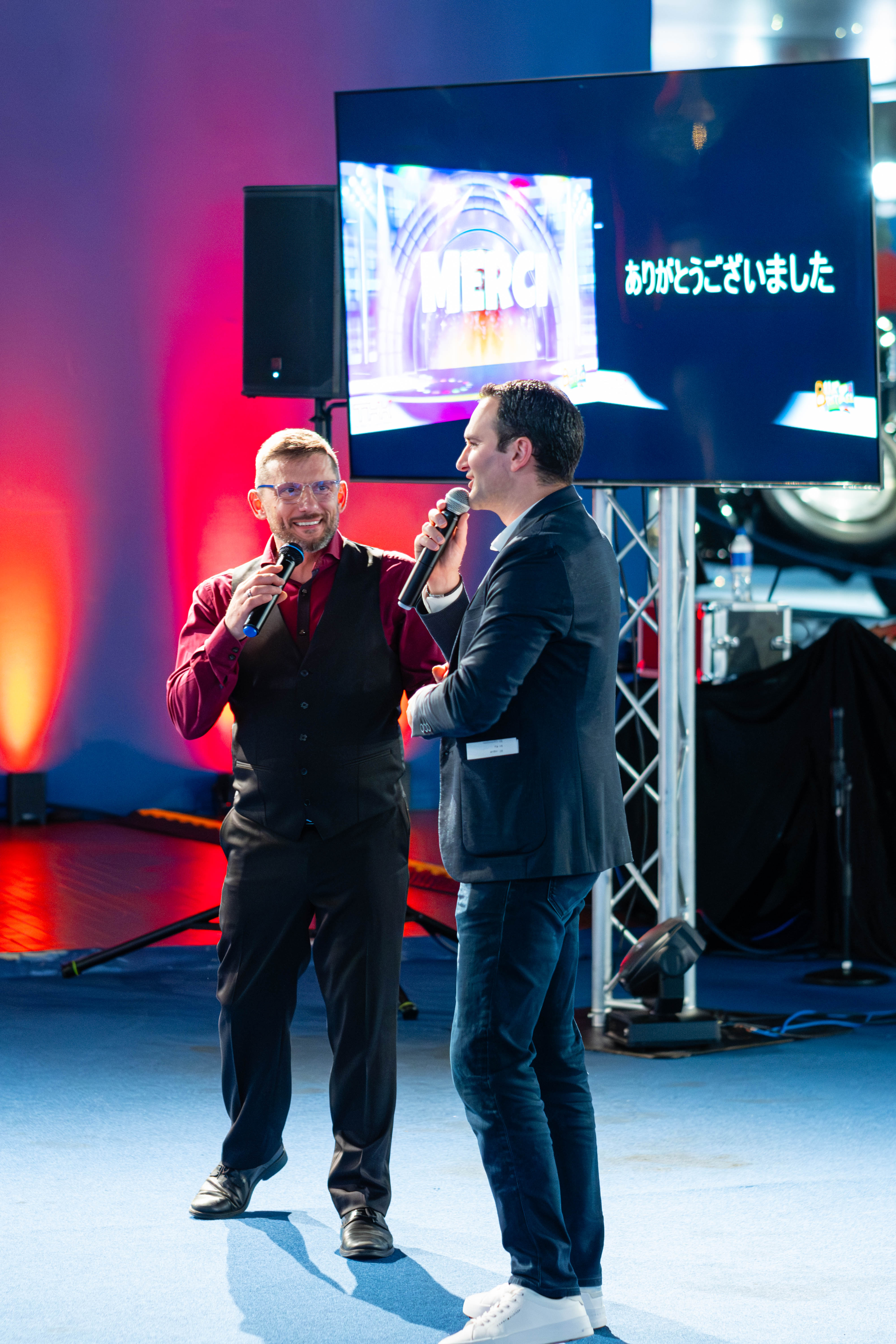 Eventpresentator Luik Palais des Congrès podium bedrijfsevenement · INNOV'events