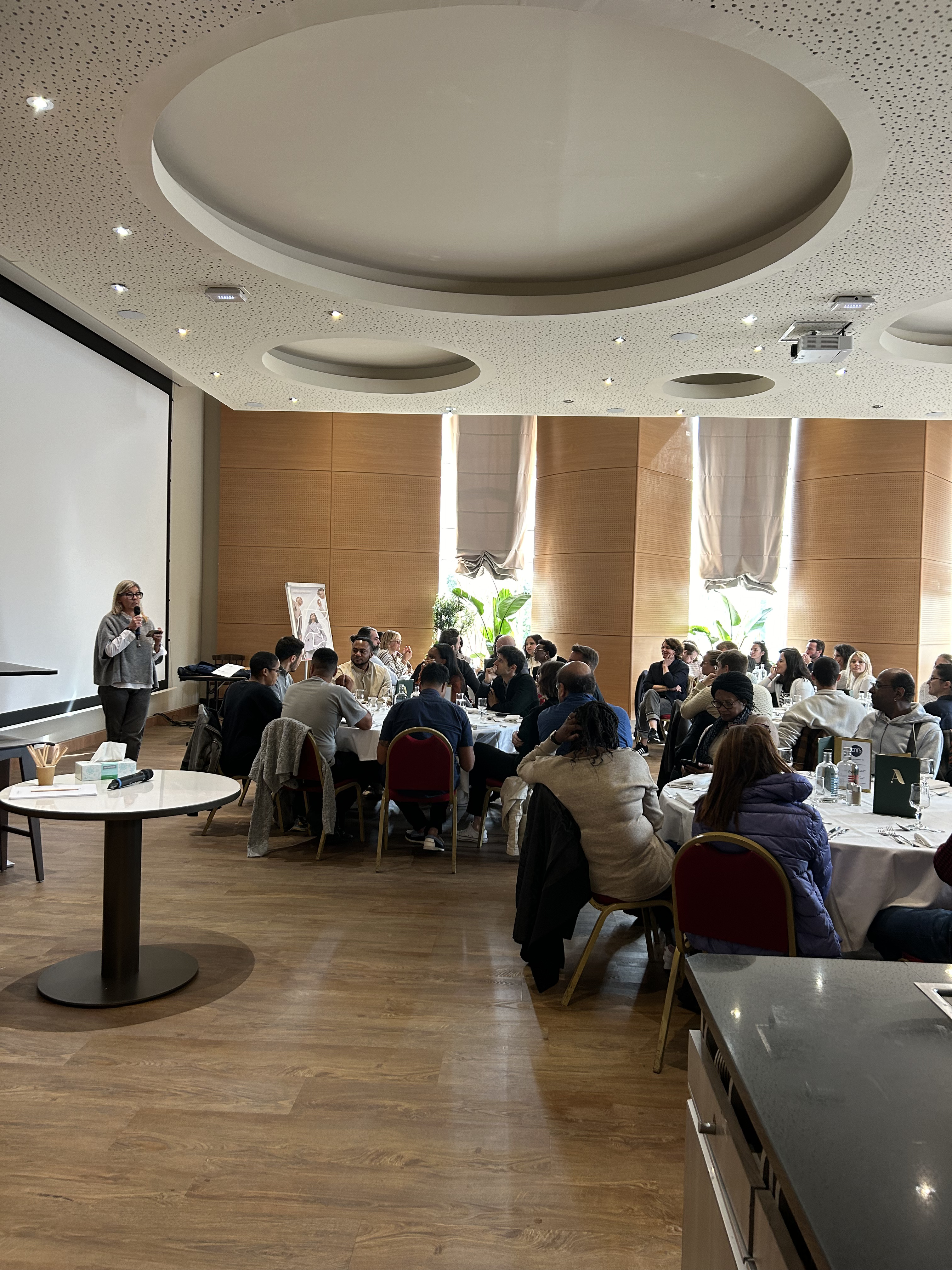 Assemblée générale Bruxelles émargement accueil corporate entrée · INNOV'events