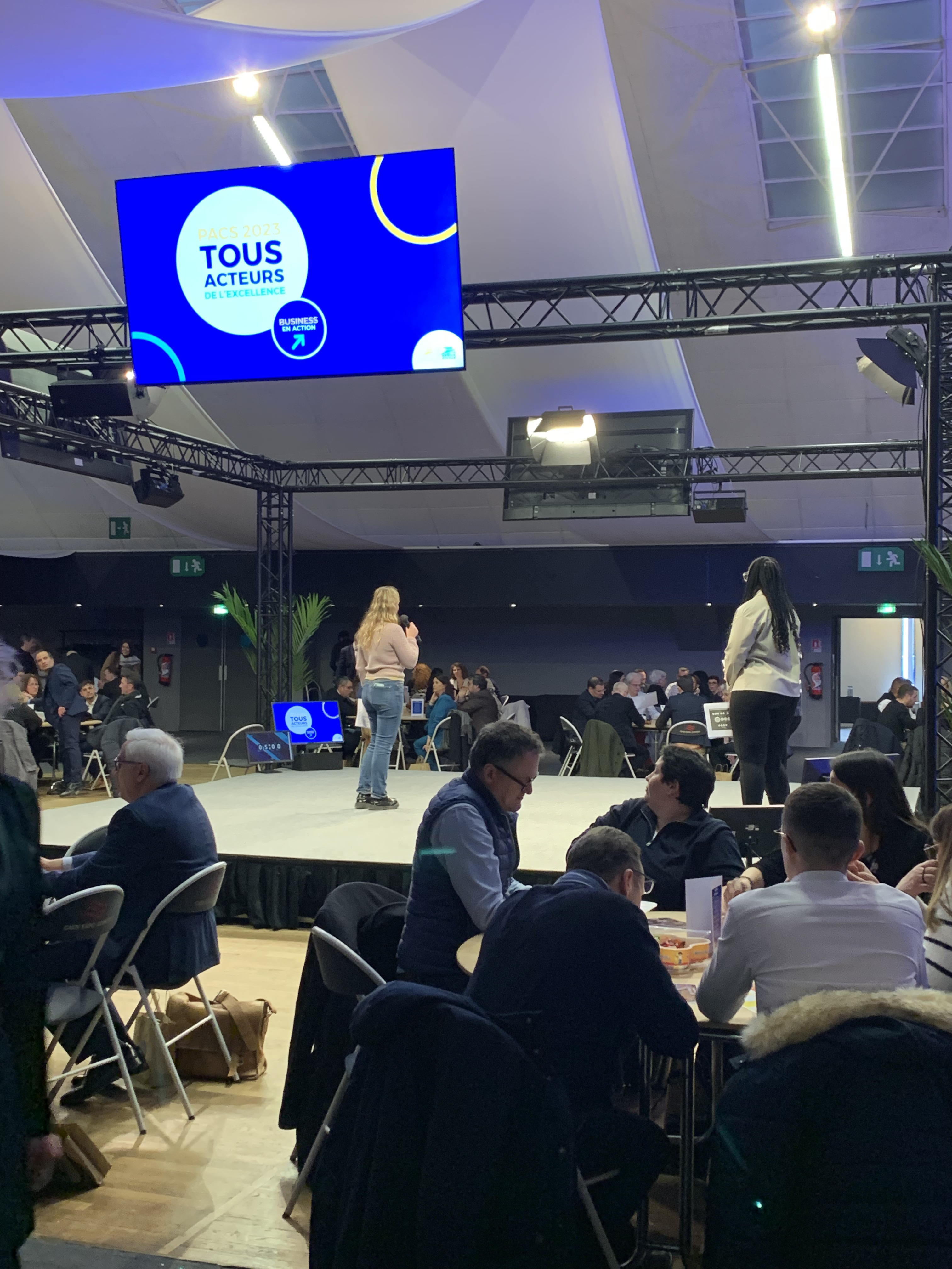 Interprétation simultanée en cabine événement d'entreprise Liège convention · INNOV'events