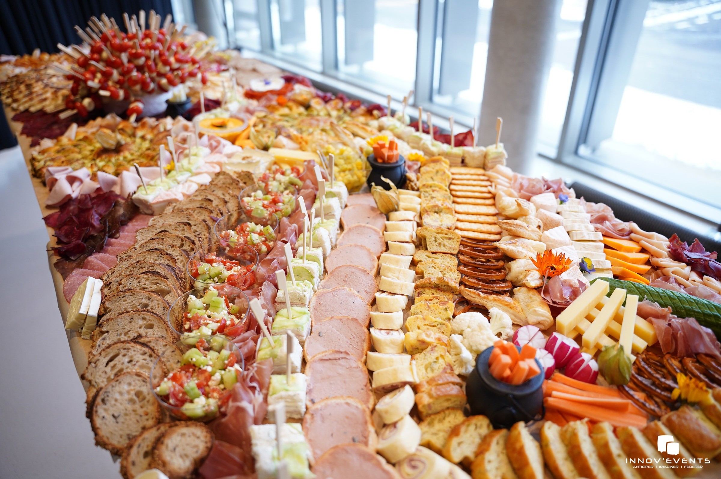 Eendaags seminarie Antwerpen breakoutsessie moderne vergaderzaal deelnemers · INNOV'events