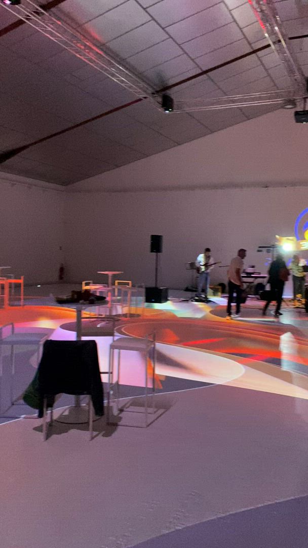 Hybride technische opzet geluid lichttechniek Brussel streaming en live podium · INNOV'events