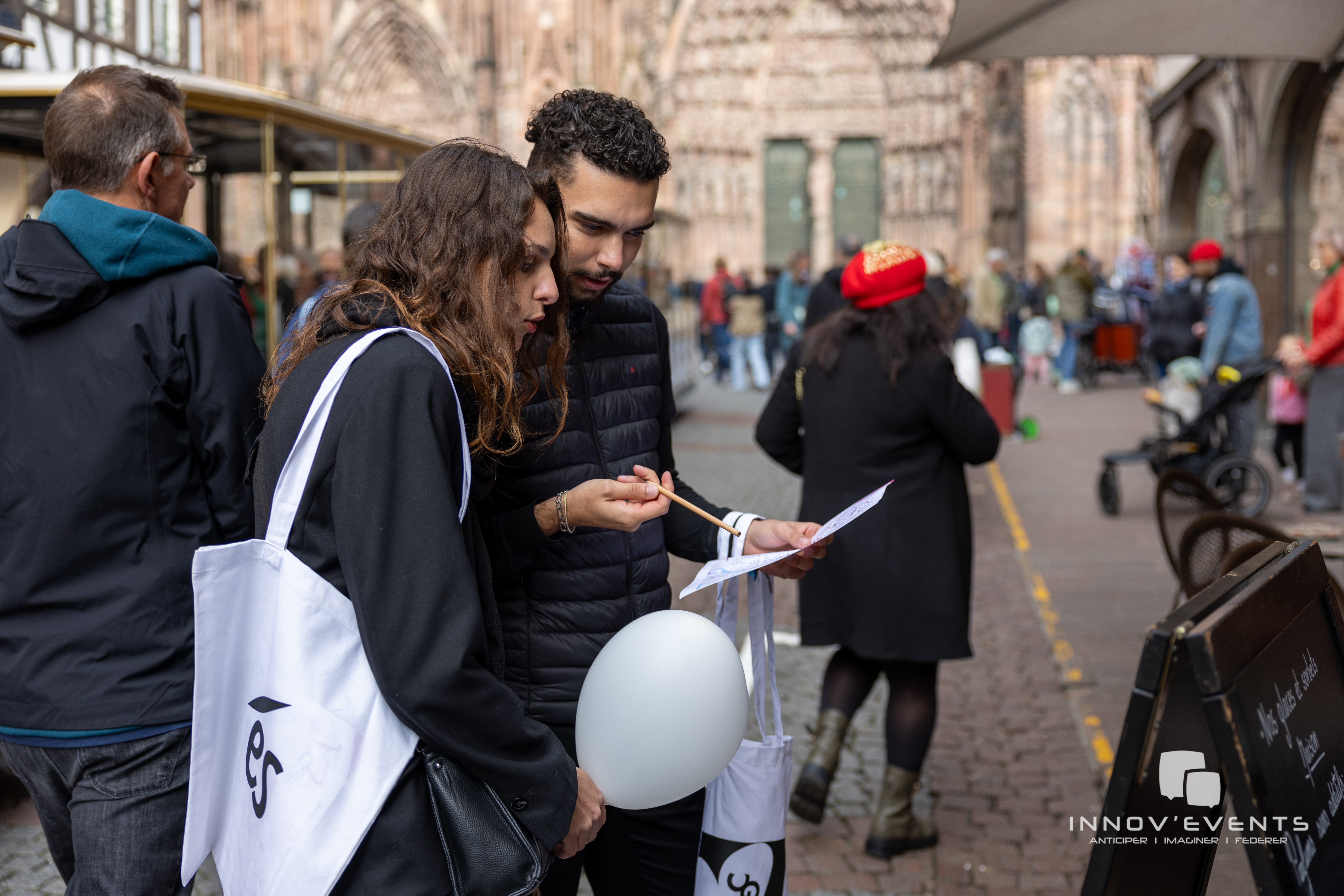 Bedrijfsevenement stadsrally Brussel Marollen wijk teams in beweging · INNOV'events