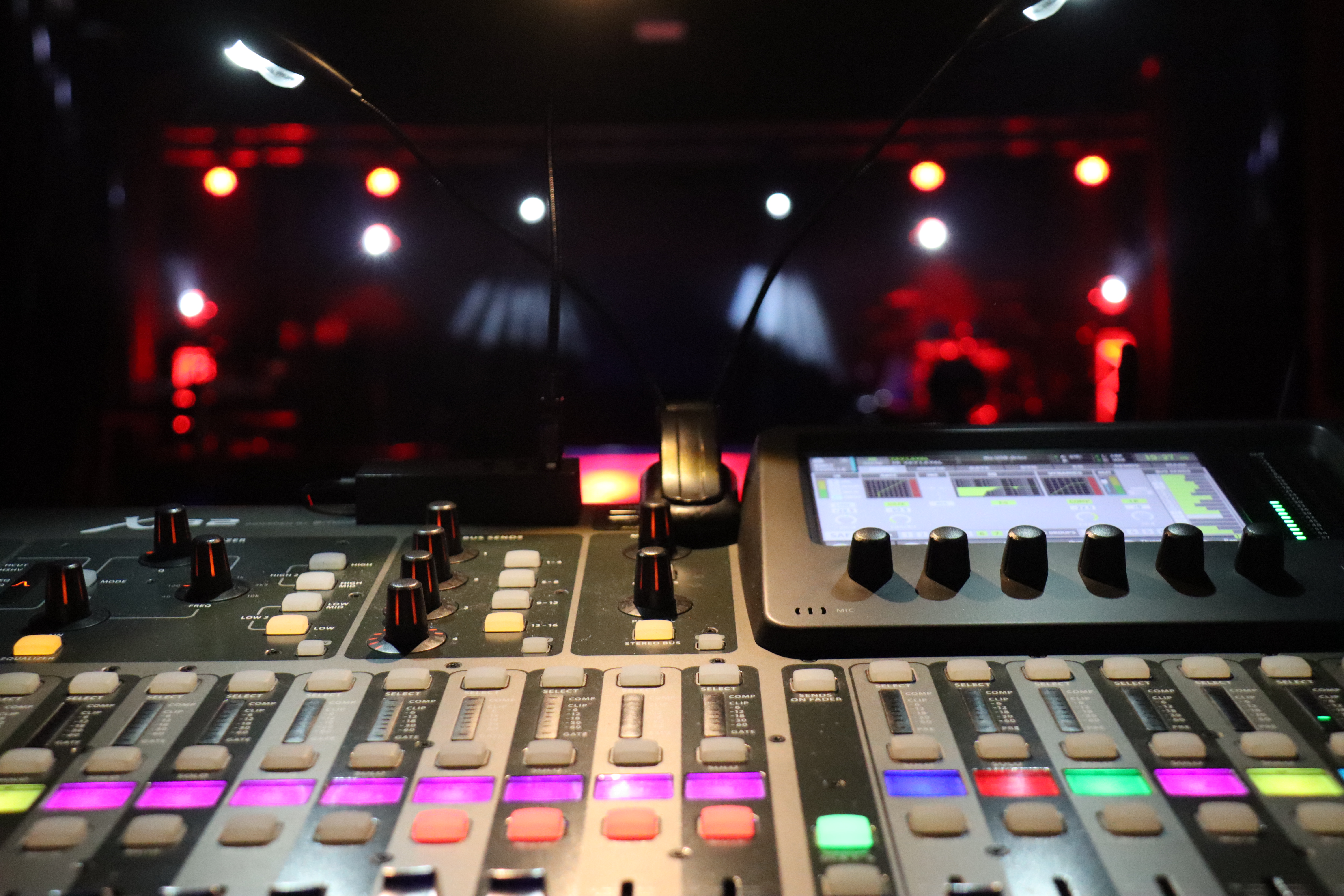 Corporate show résidentiel en Belgique plénière scène pleine salle · INNOV'events
