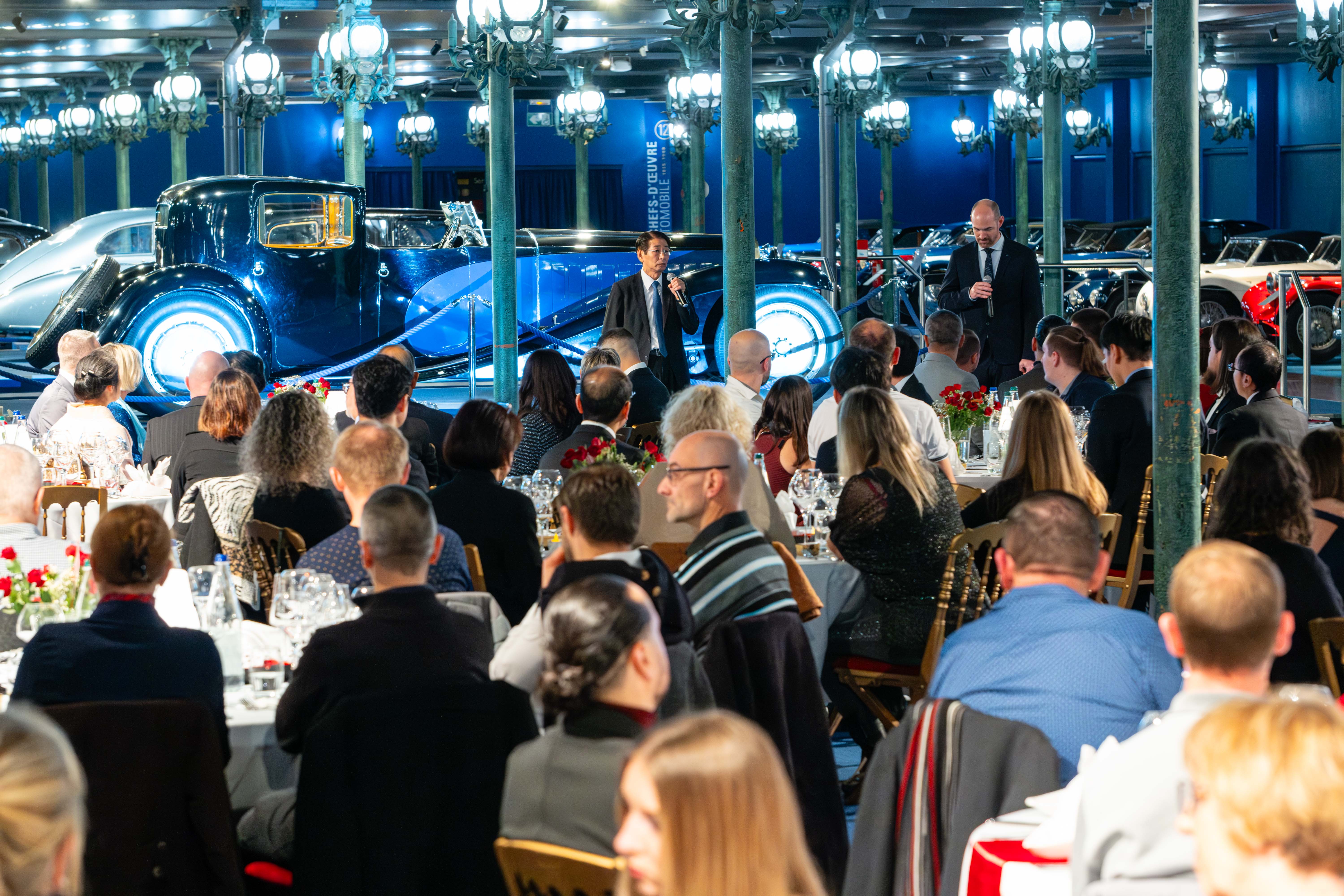 Seated gala dinner team dinner Brussels corporate evening · INNOV'events
