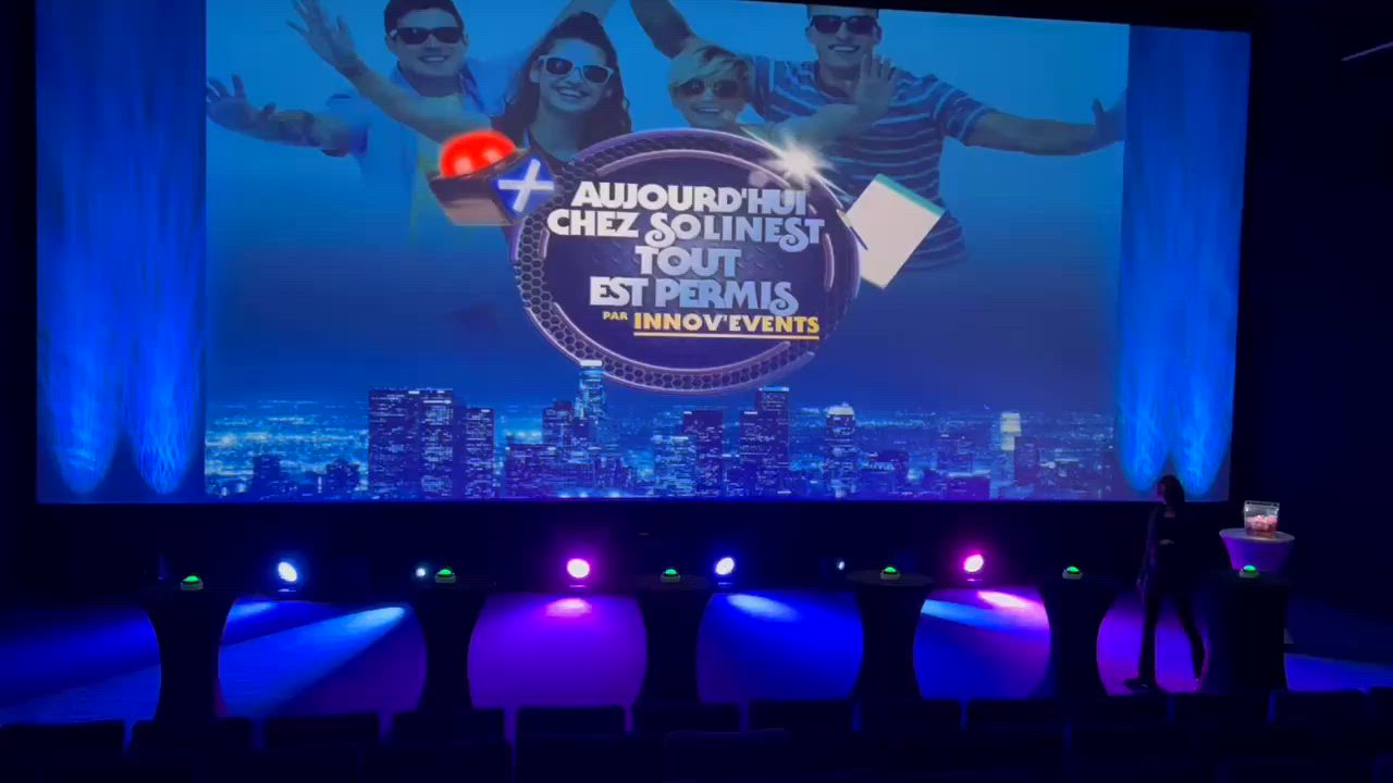 Scenografische installatie Brussels Expo stand en lichtbranding · INNOV'events
