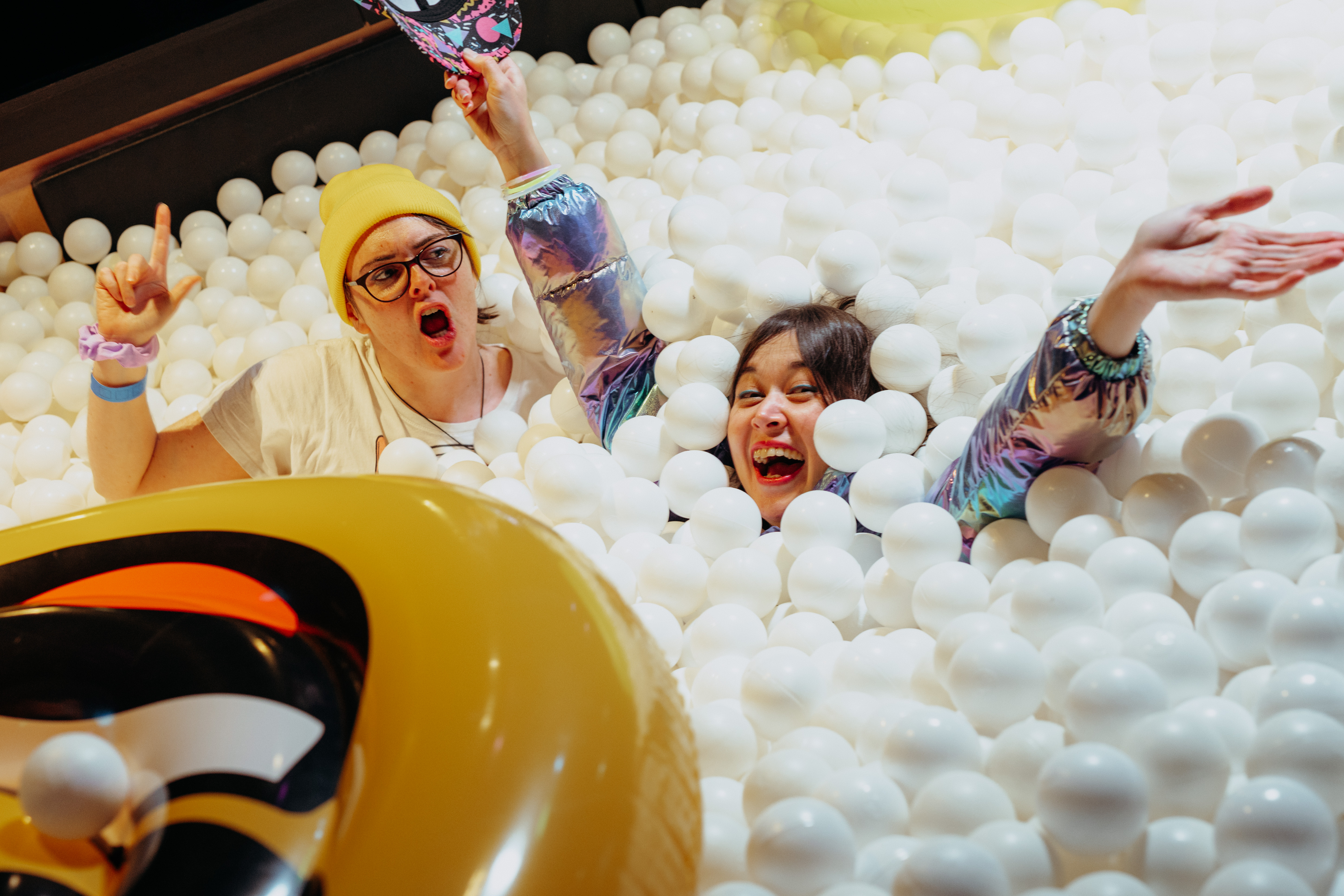 Teambuilding Brussel buiten Parc du Cinquantenaire ballonnen · INNOV'events