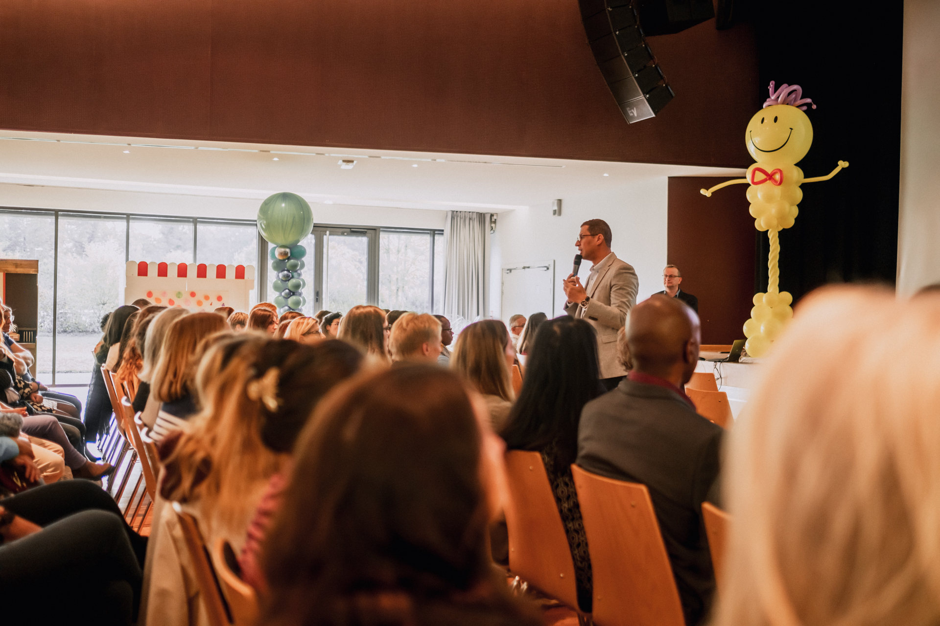 Ballonnenbad middelgroot personeelsfeest Luik Cité Miroir · INNOV'events