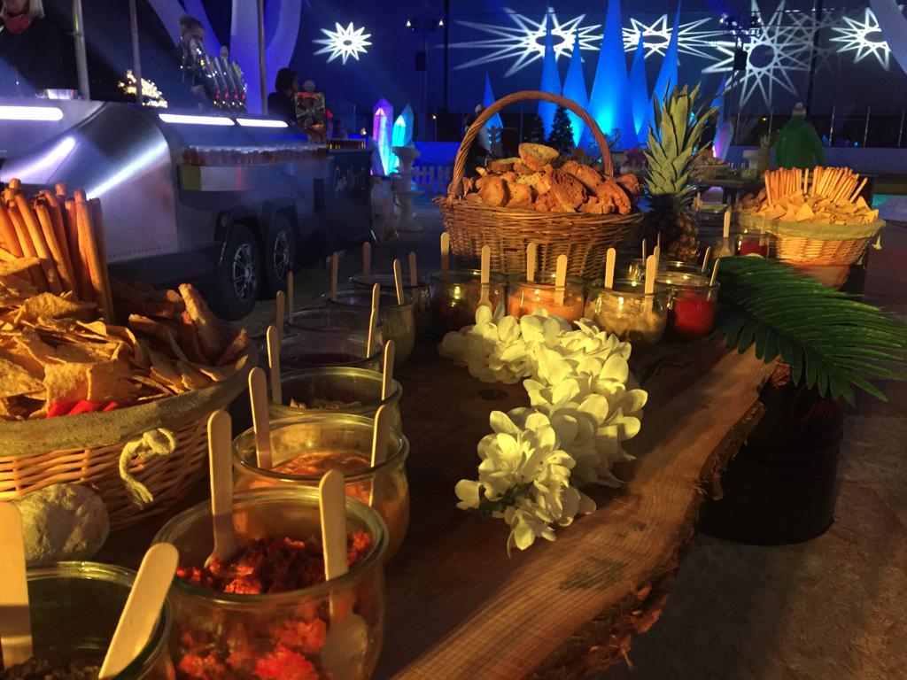 Themed evening corporate Antwerp industrial warehouse décor branded · INNOV'events