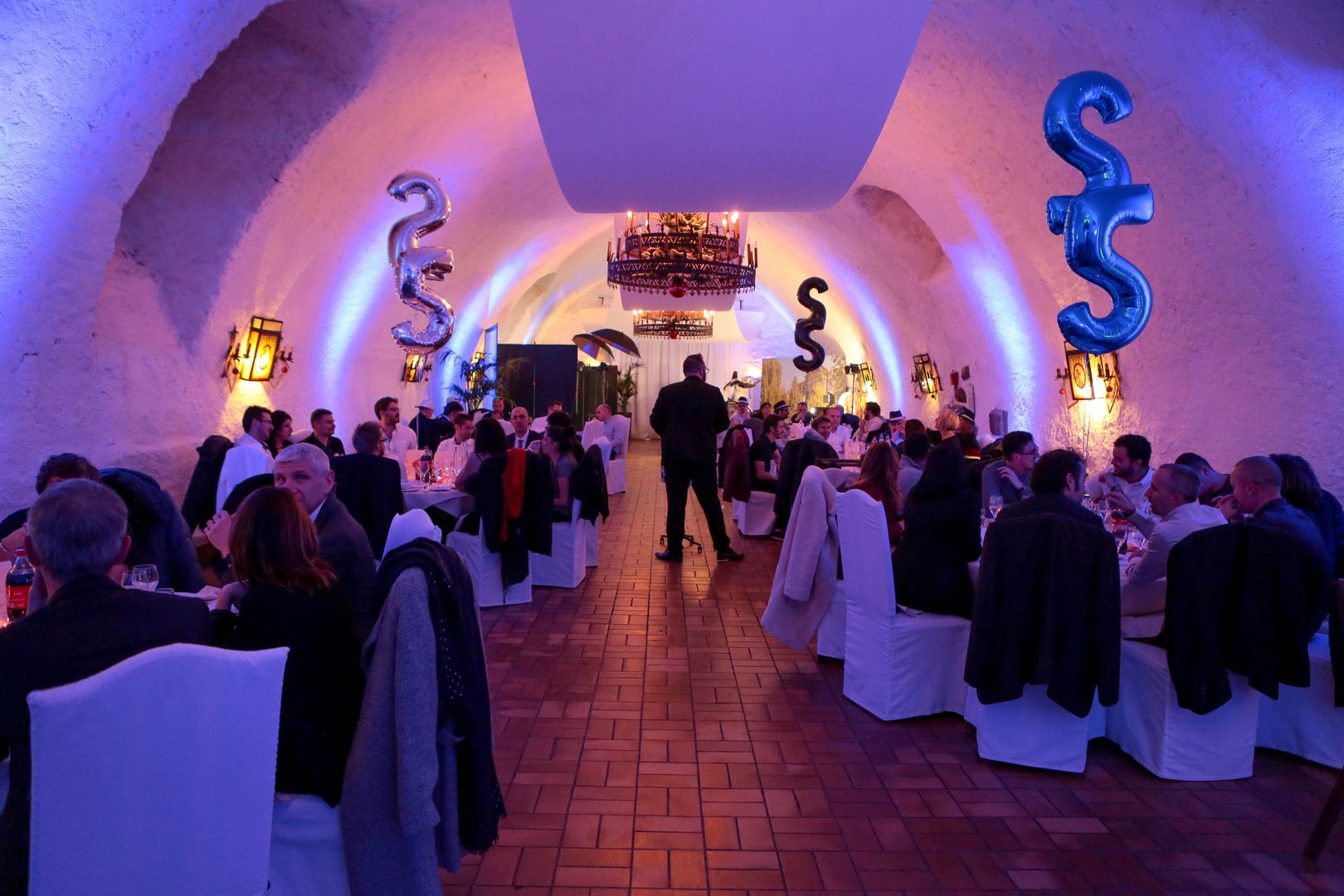 Corporate dinner venue Belgium industrial nave Brussels evening lighting · INNOV'events